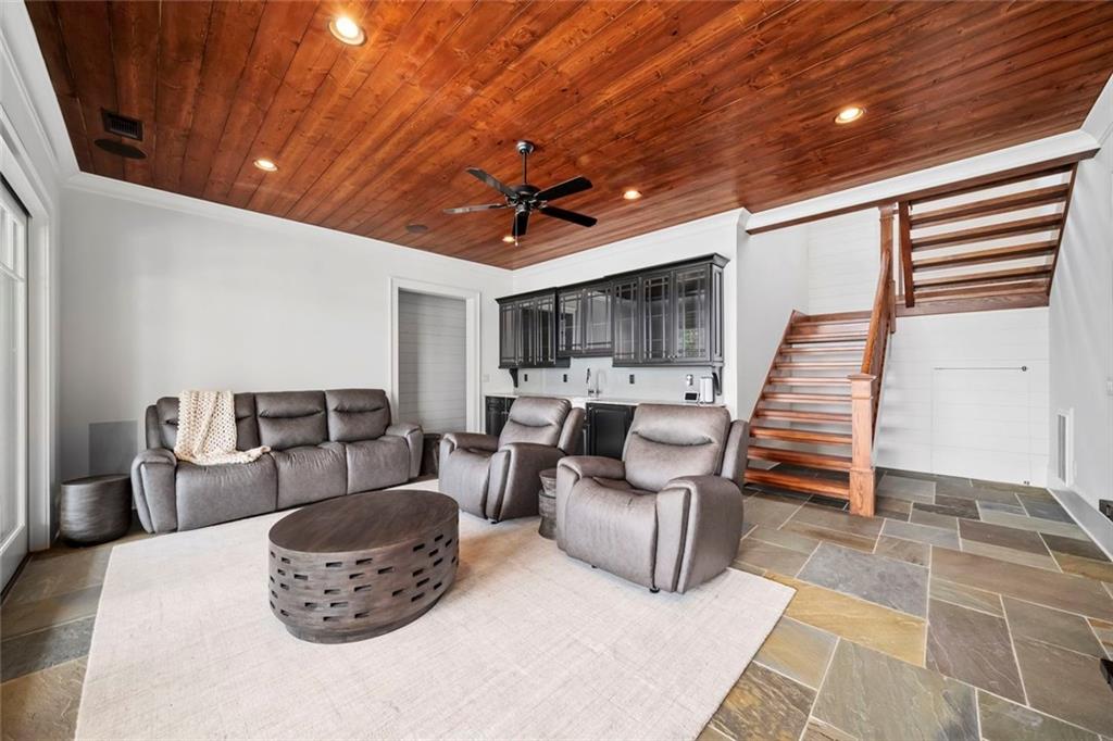 8819 Ford Lane