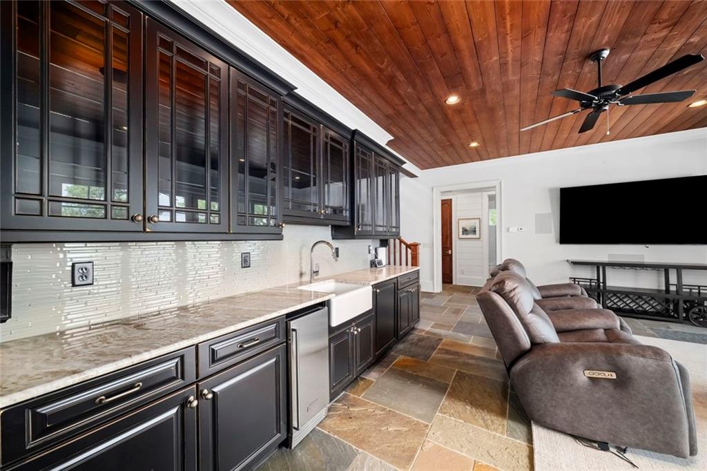 8819 Ford Lane