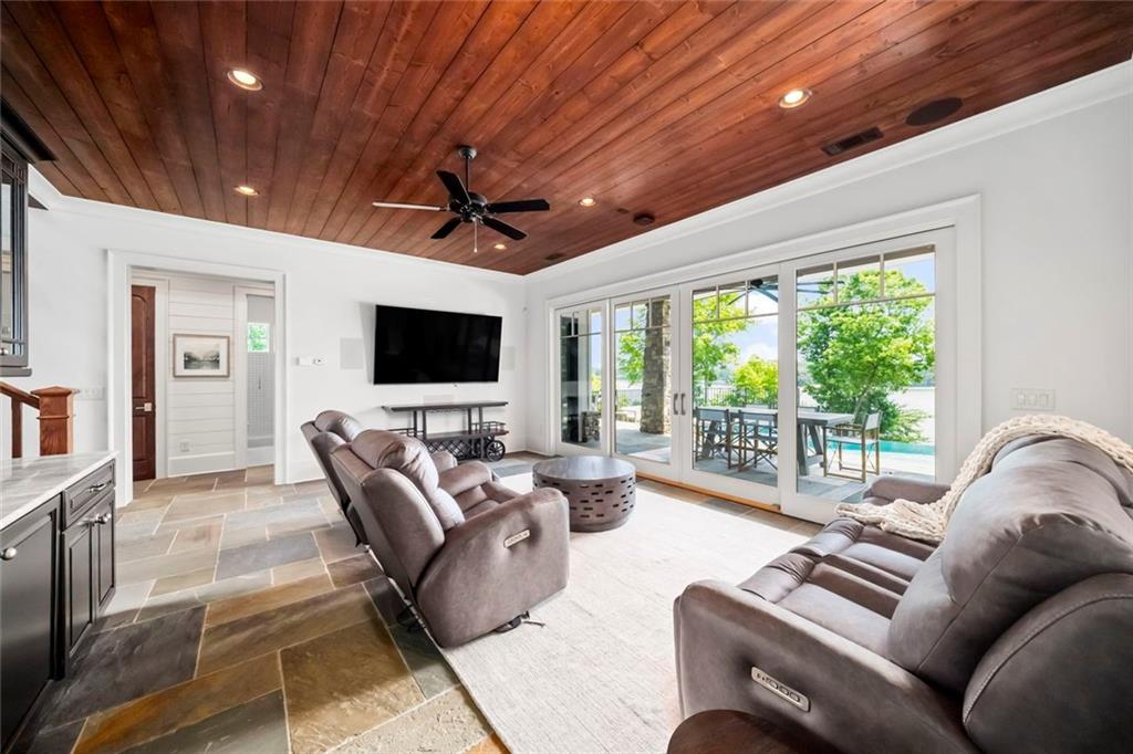 8819 Ford Lane