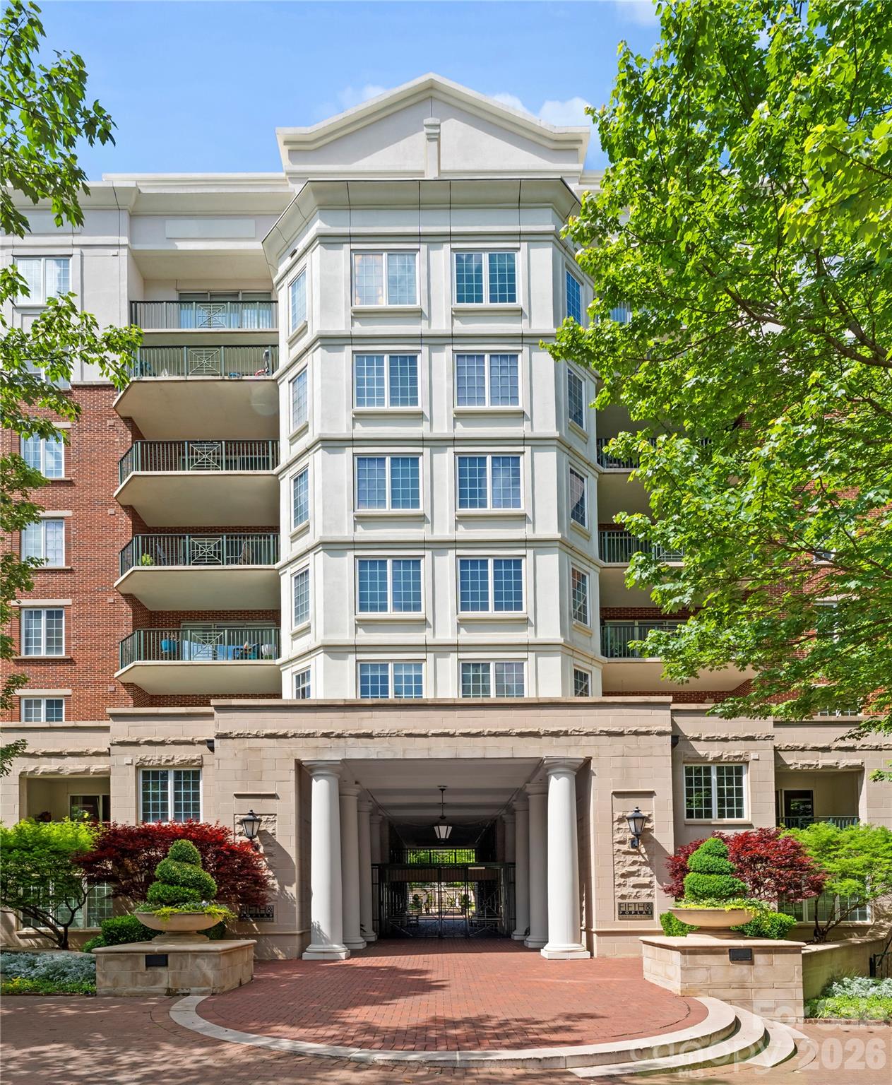 300 W 5th Street Unit: 339