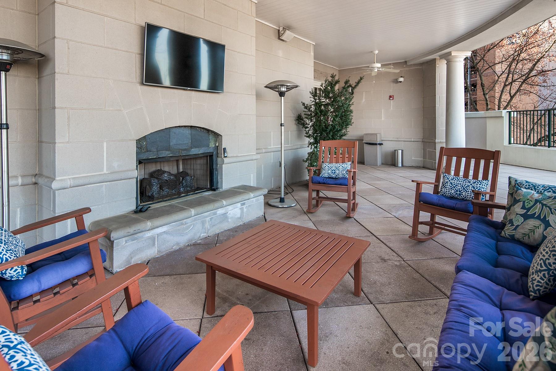 300 W 5th Street Unit: 339