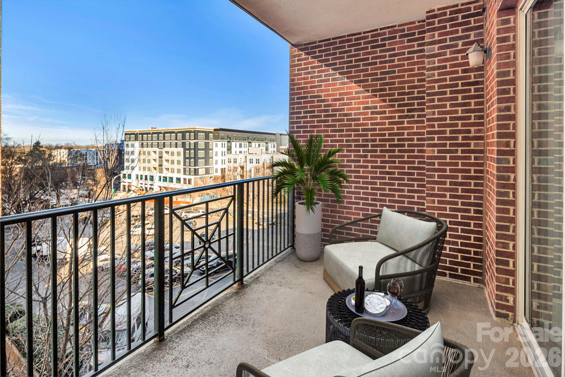 300 W 5th Street Unit: 339
