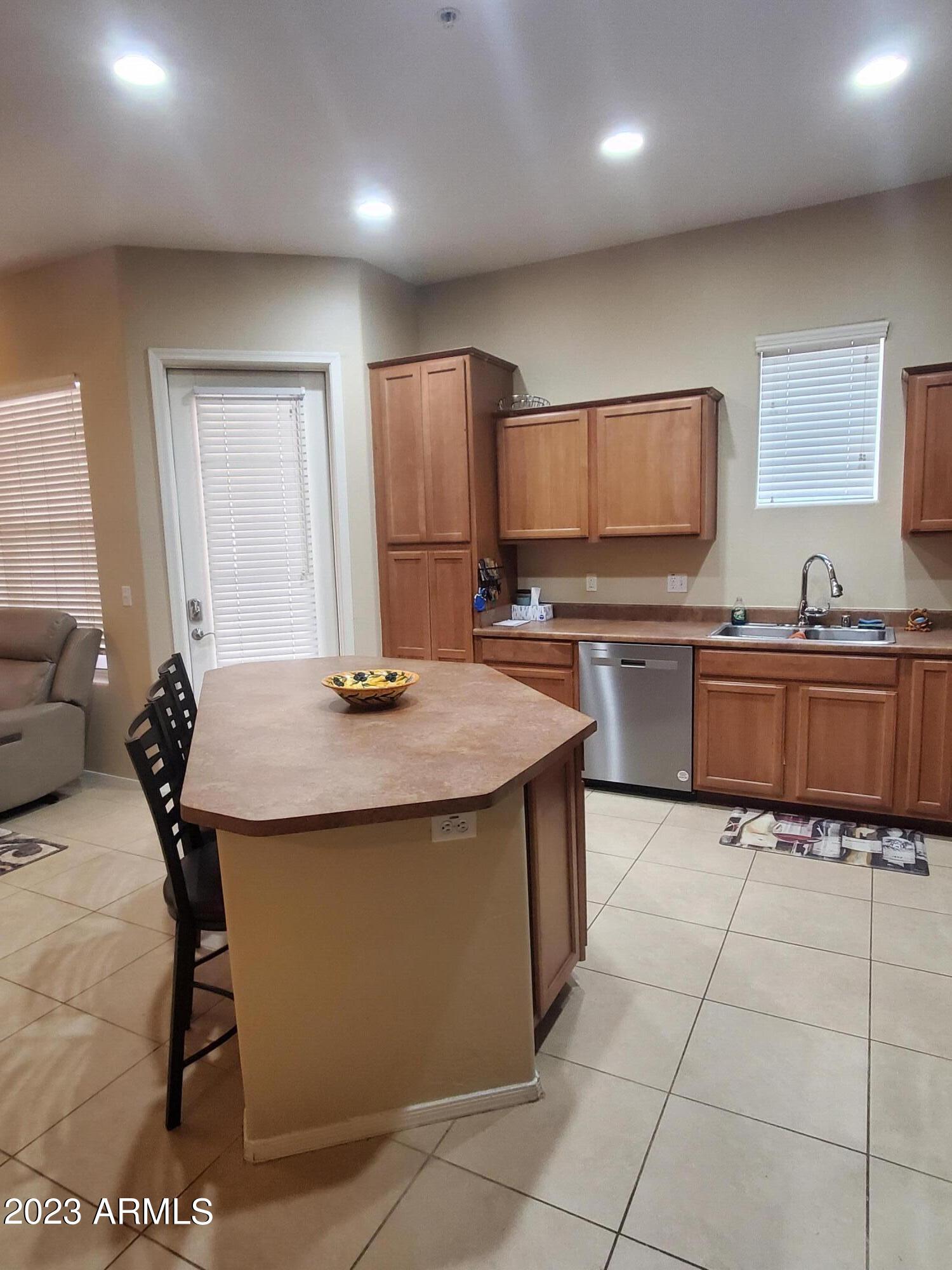 14575 W MOUNTAIN VIEW Boulevard, 10102