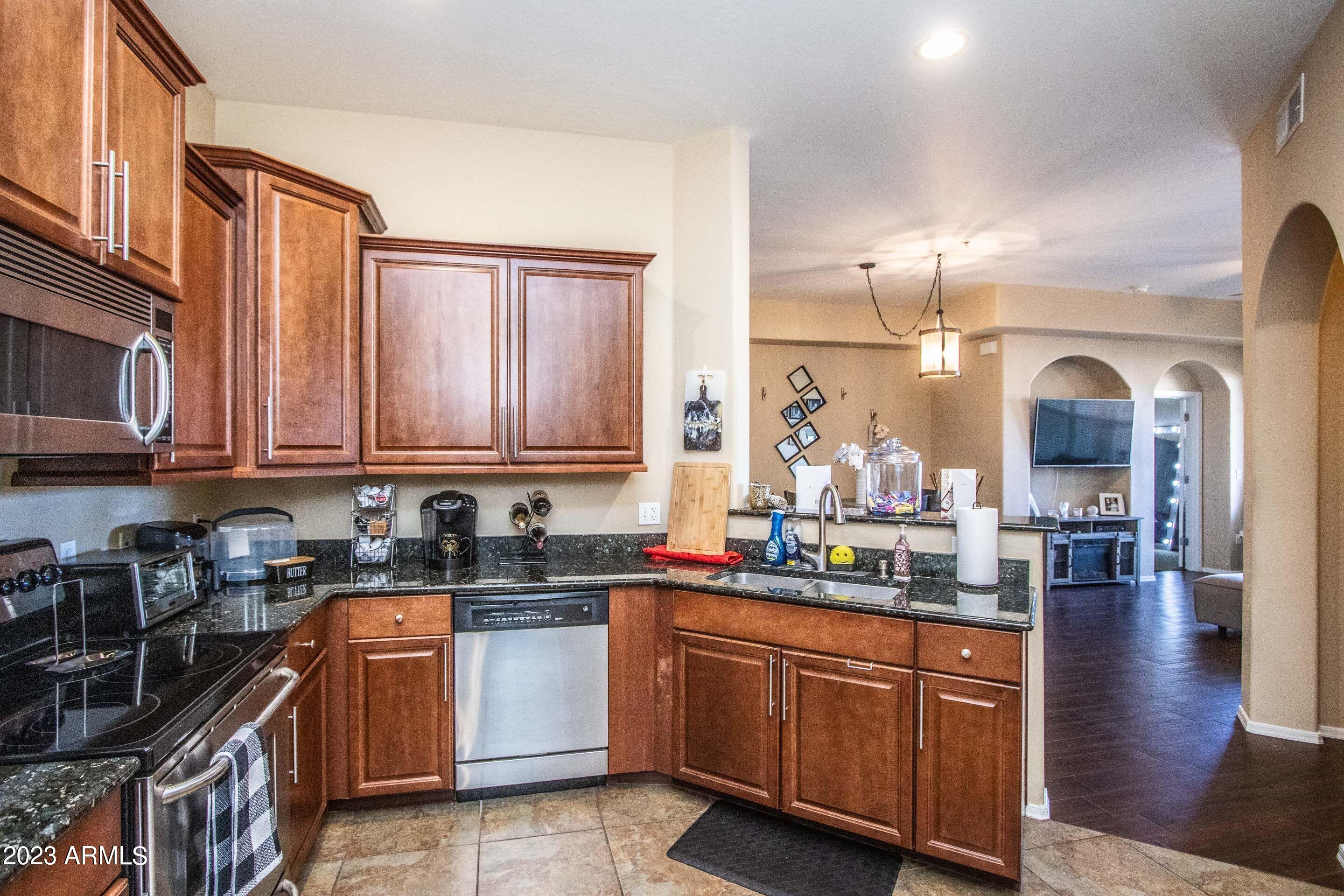 14575 W MOUNTAIN VIEW Boulevard, 11314