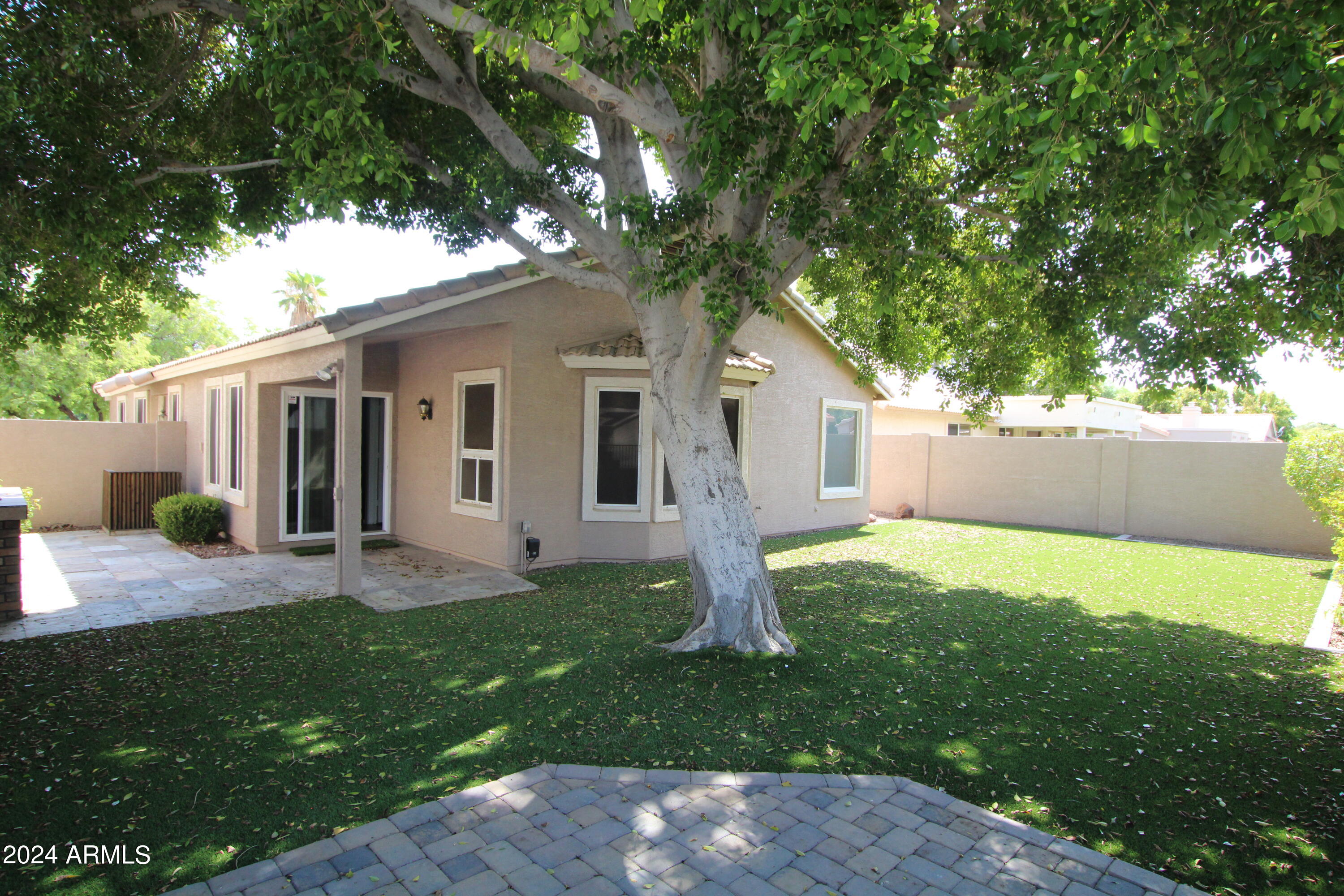 5310 W PONTIAC Drive