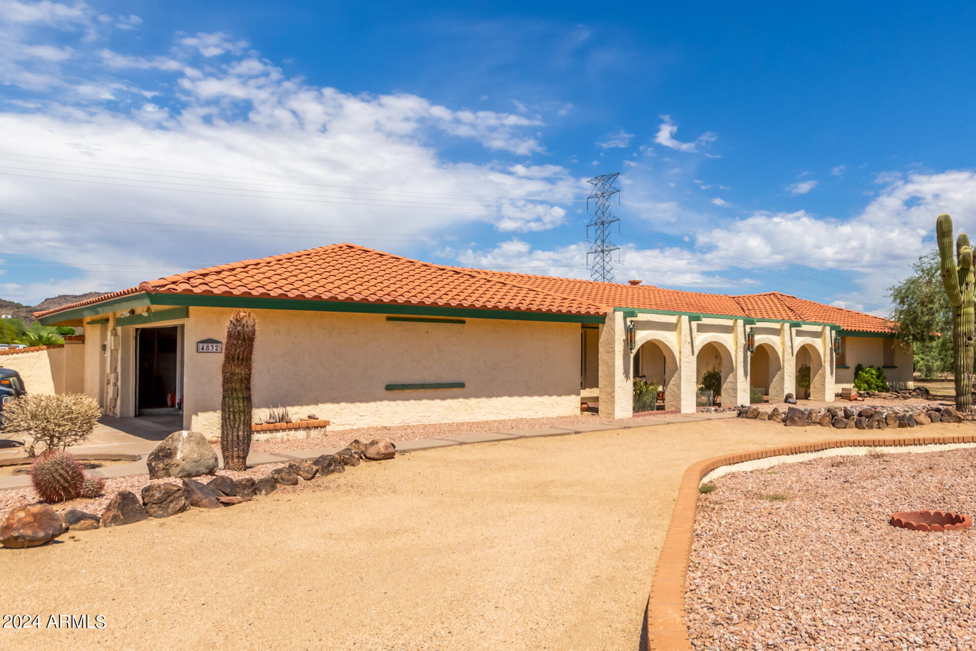 4832 W SAGUARO PARK Lane