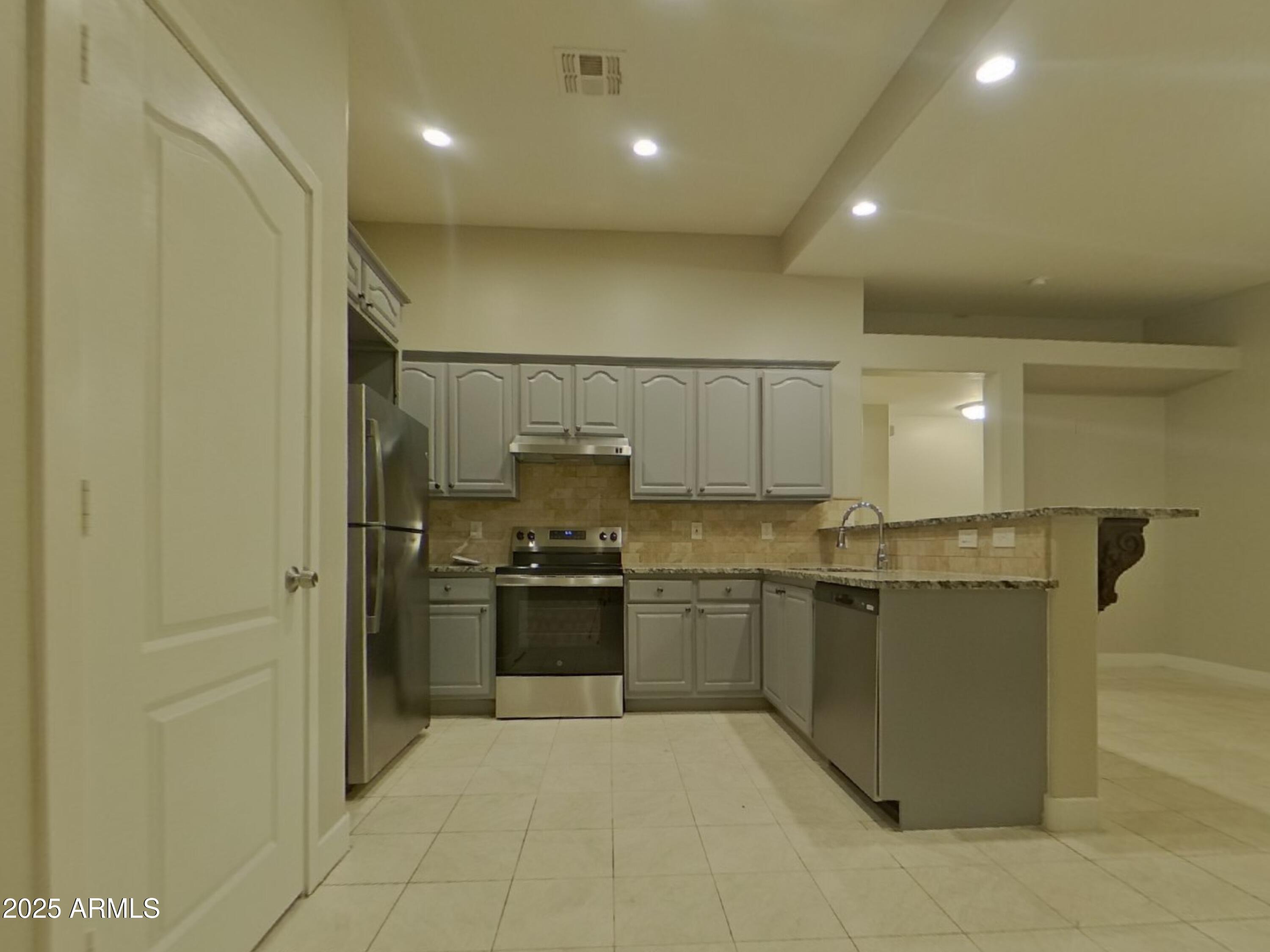 810 S GREENLEAF Lane