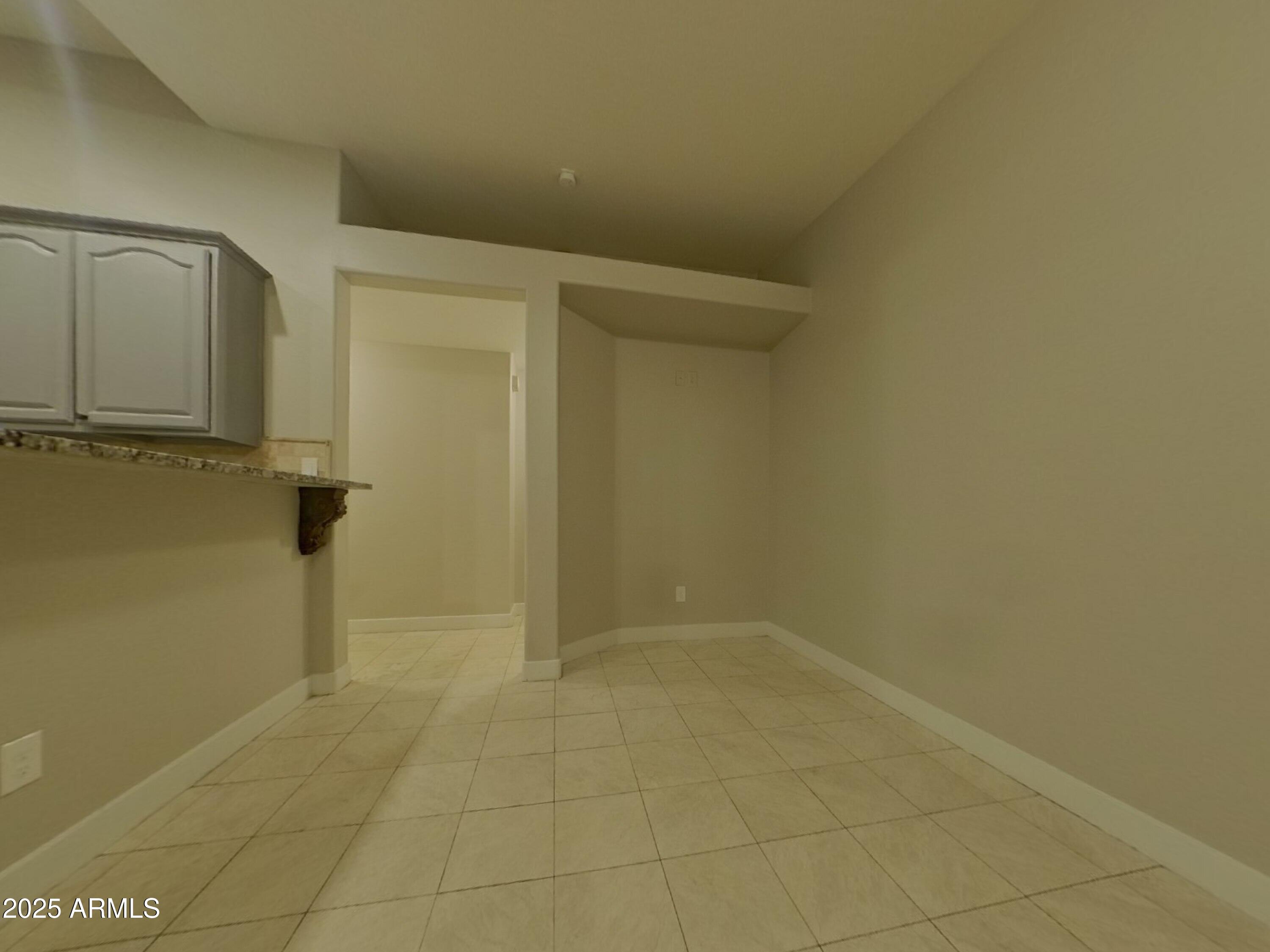 810 S GREENLEAF Lane