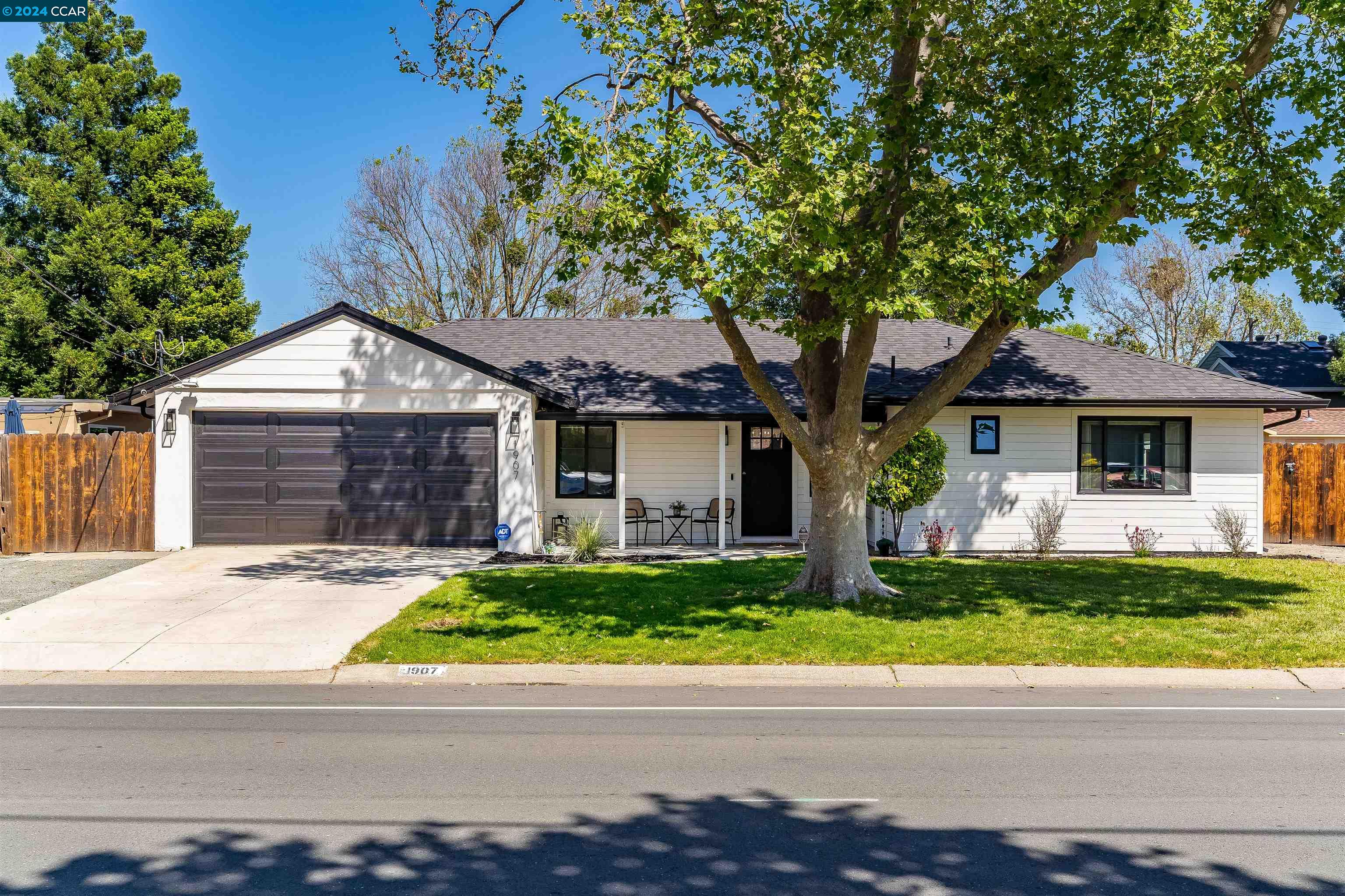1907 Lucille Ln