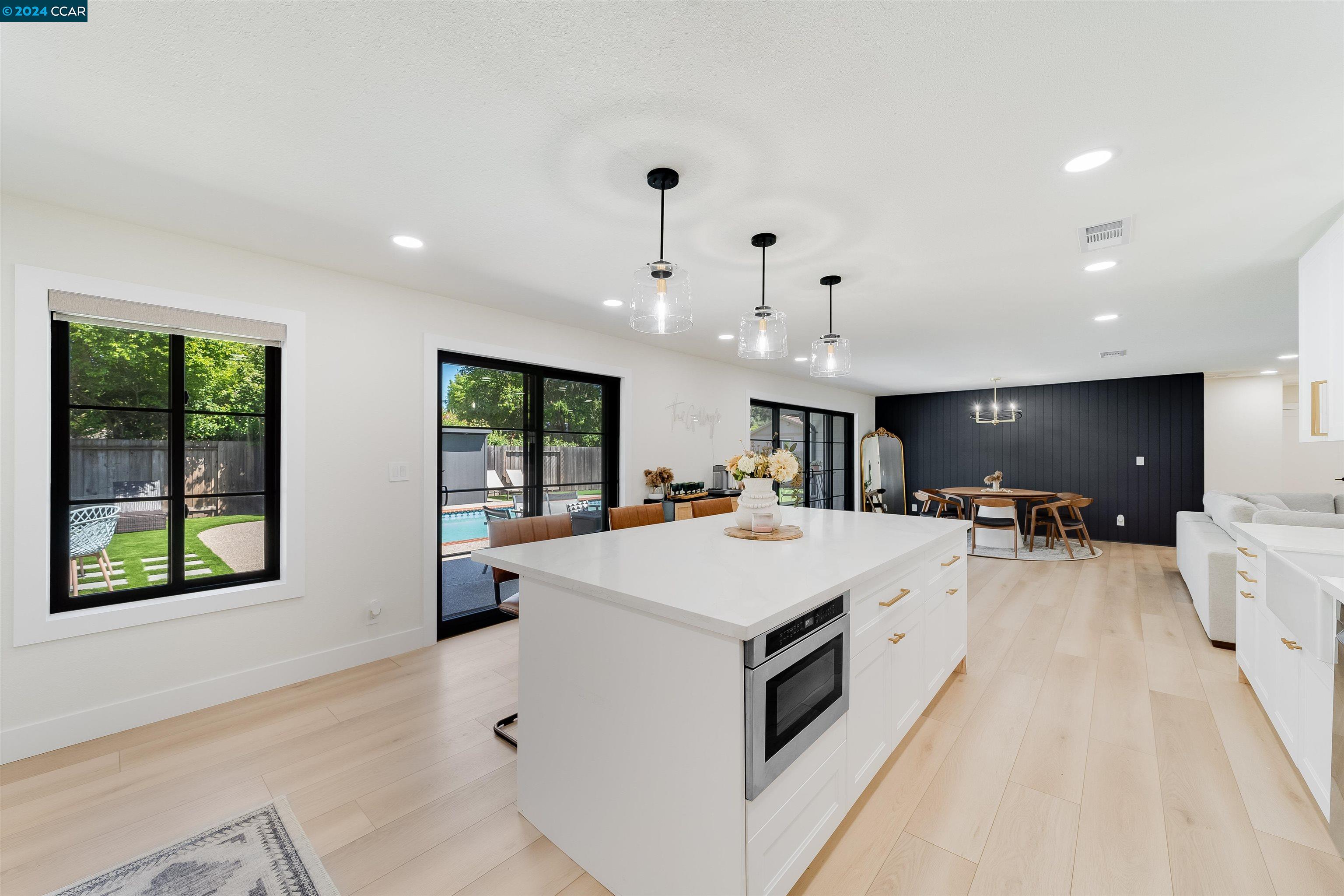 1907 Lucille Ln