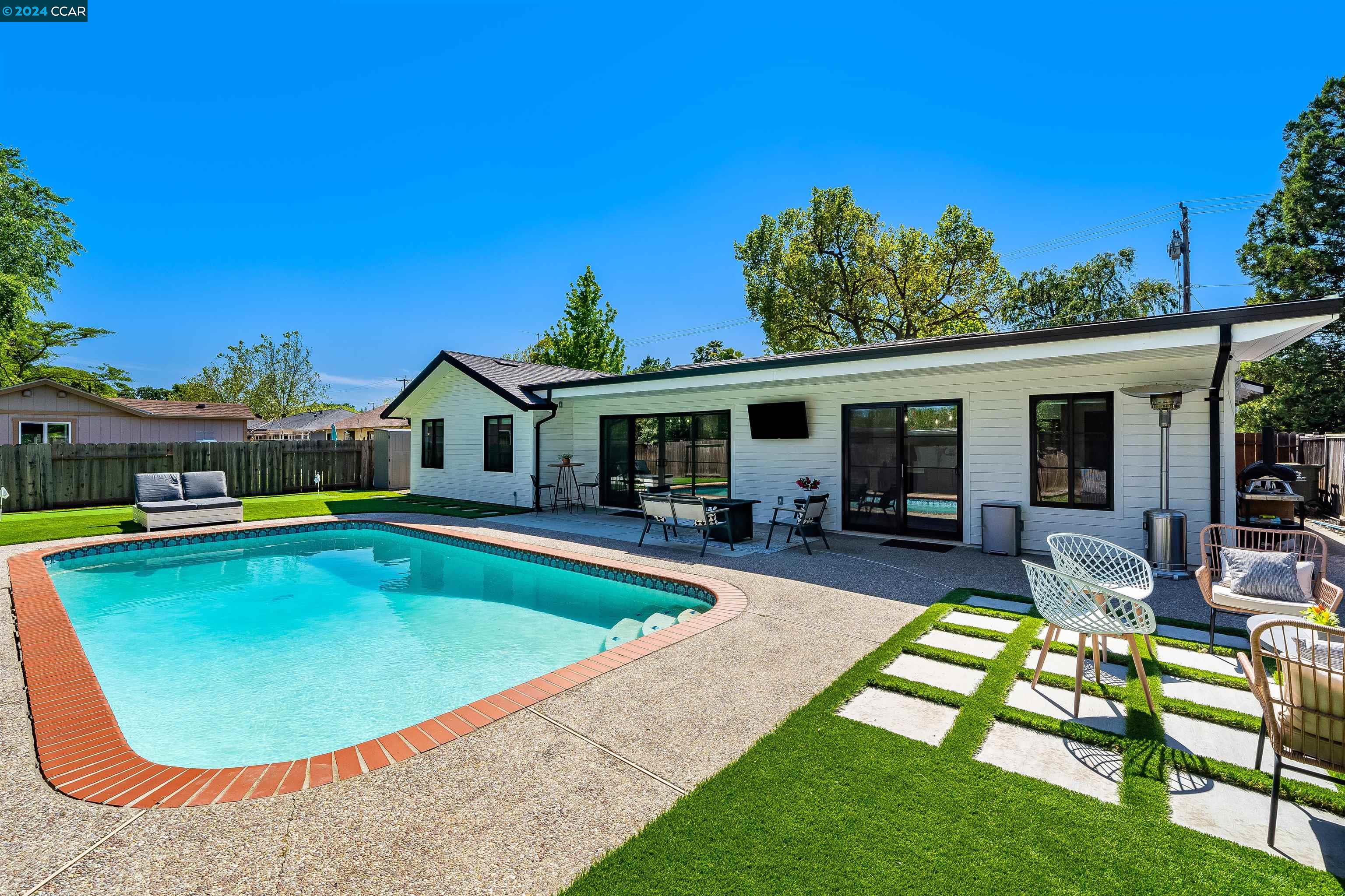 1907 Lucille Ln