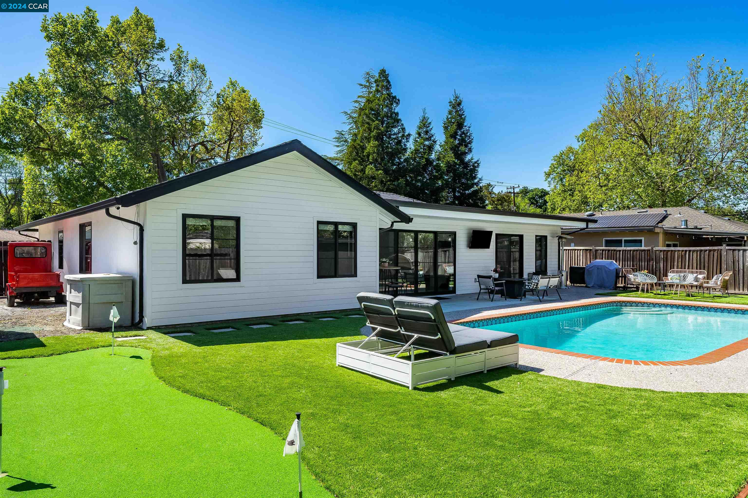 1907 Lucille Ln