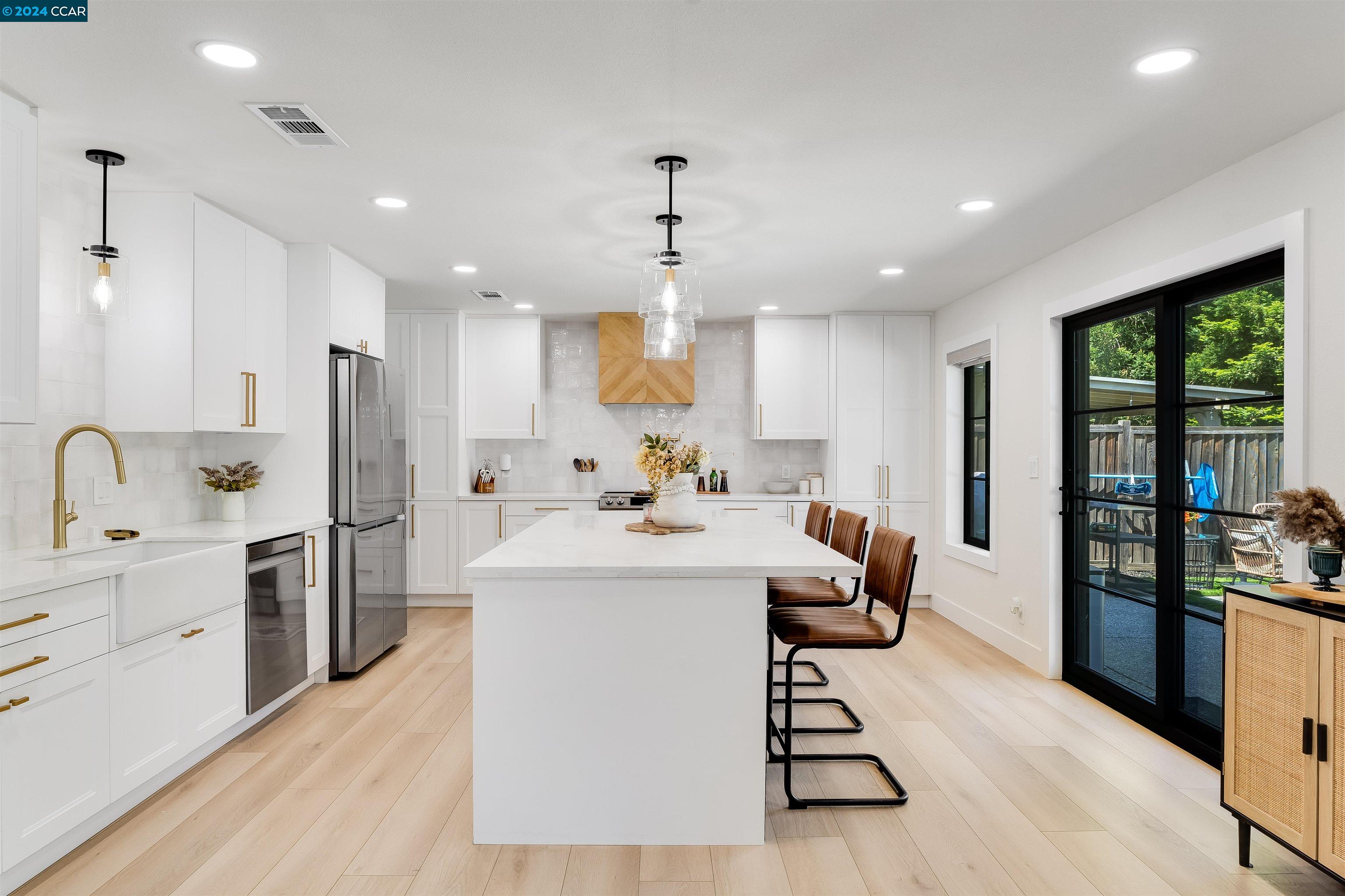 1907 Lucille Ln