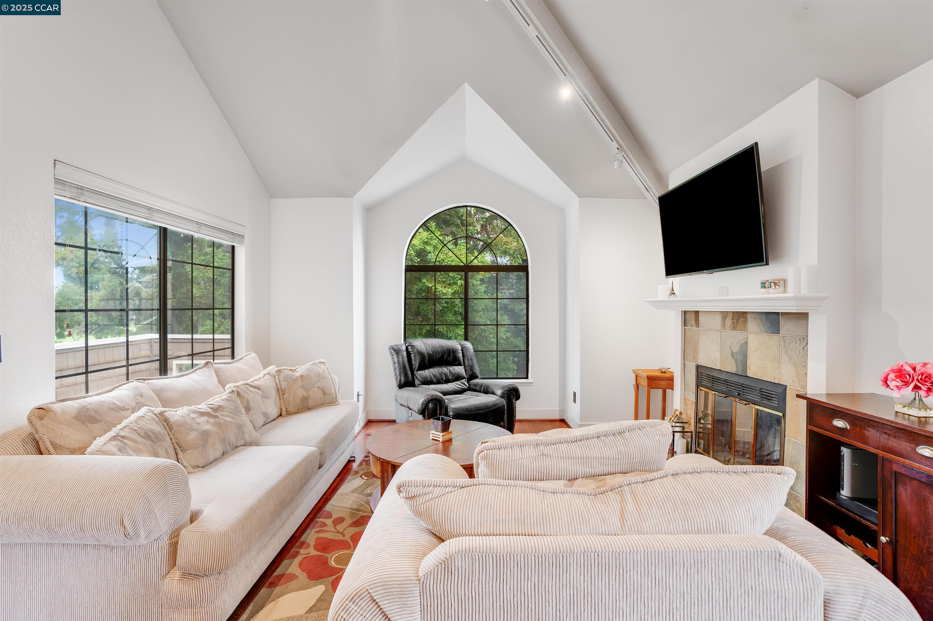 312 S Overlook Dr