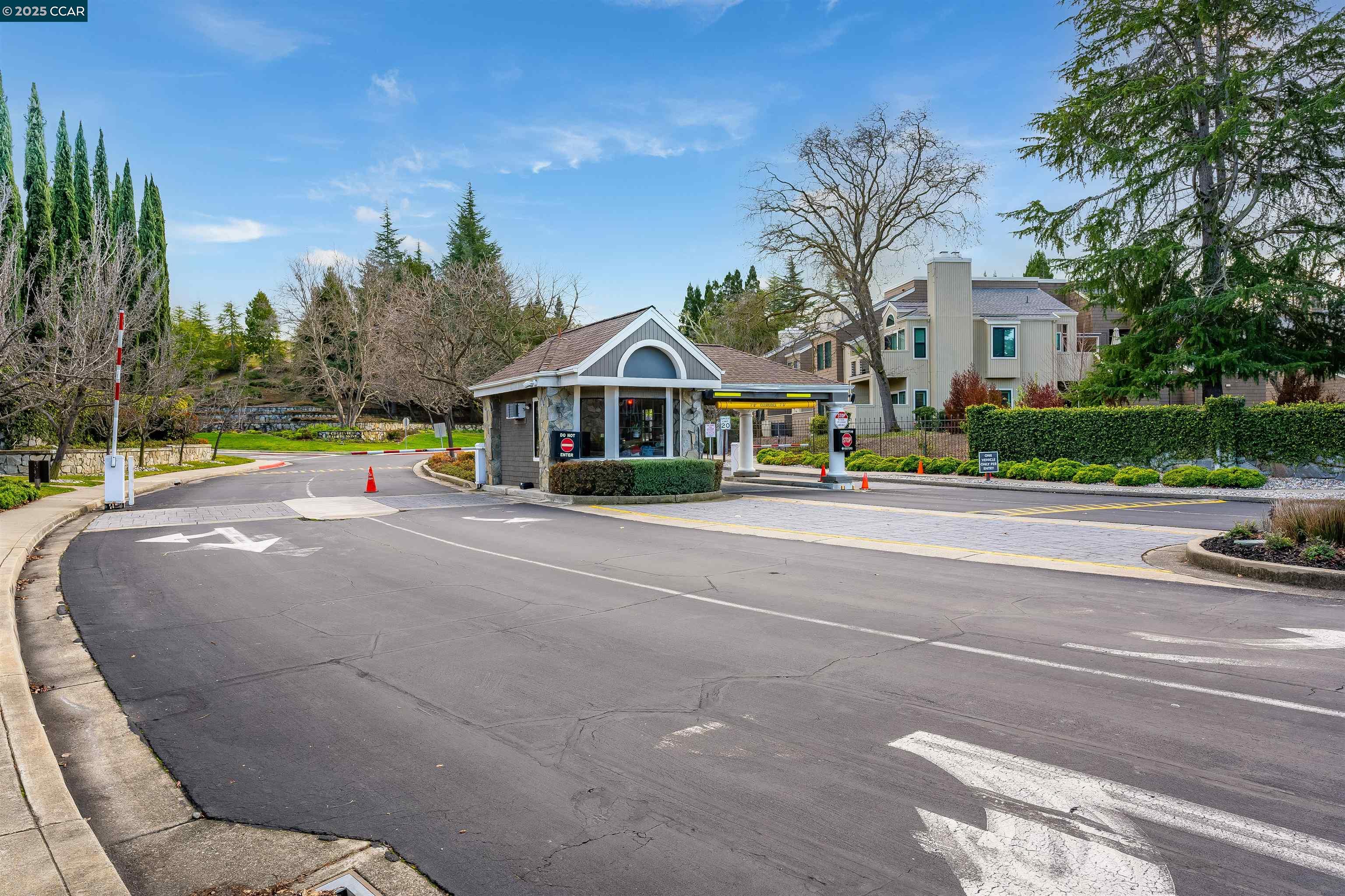 312 S Overlook Dr