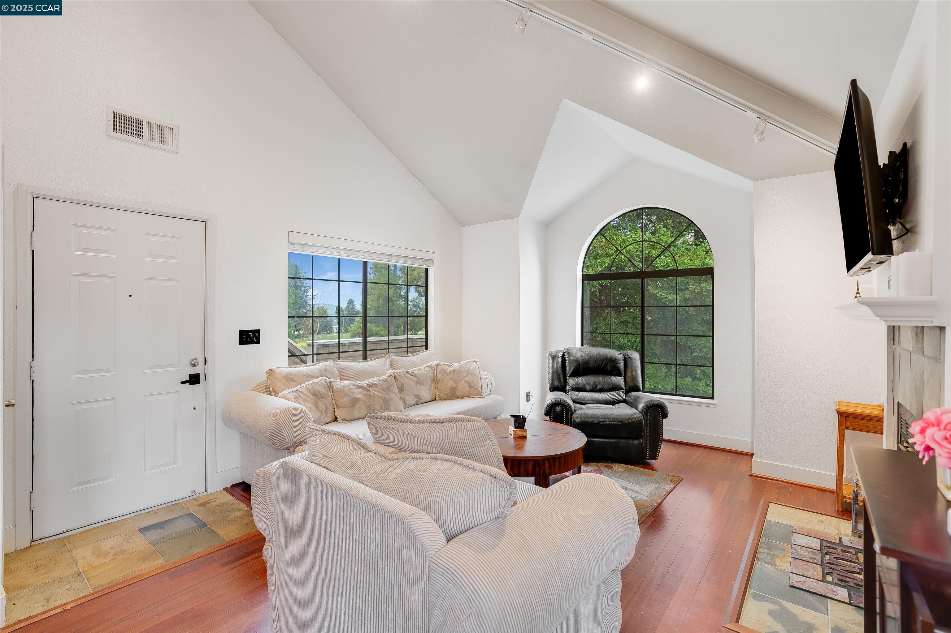 312 S Overlook Dr