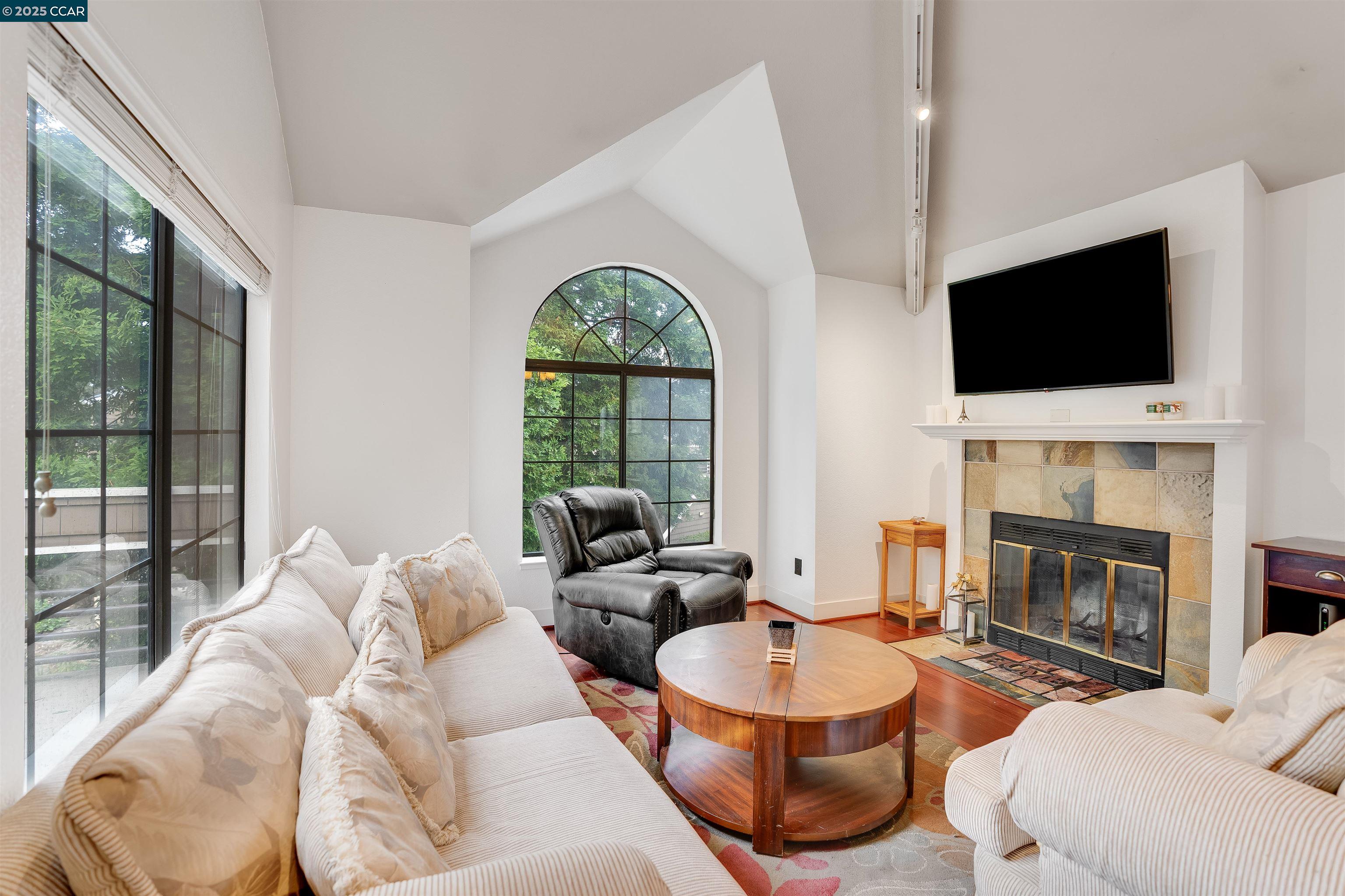 312 S Overlook Dr