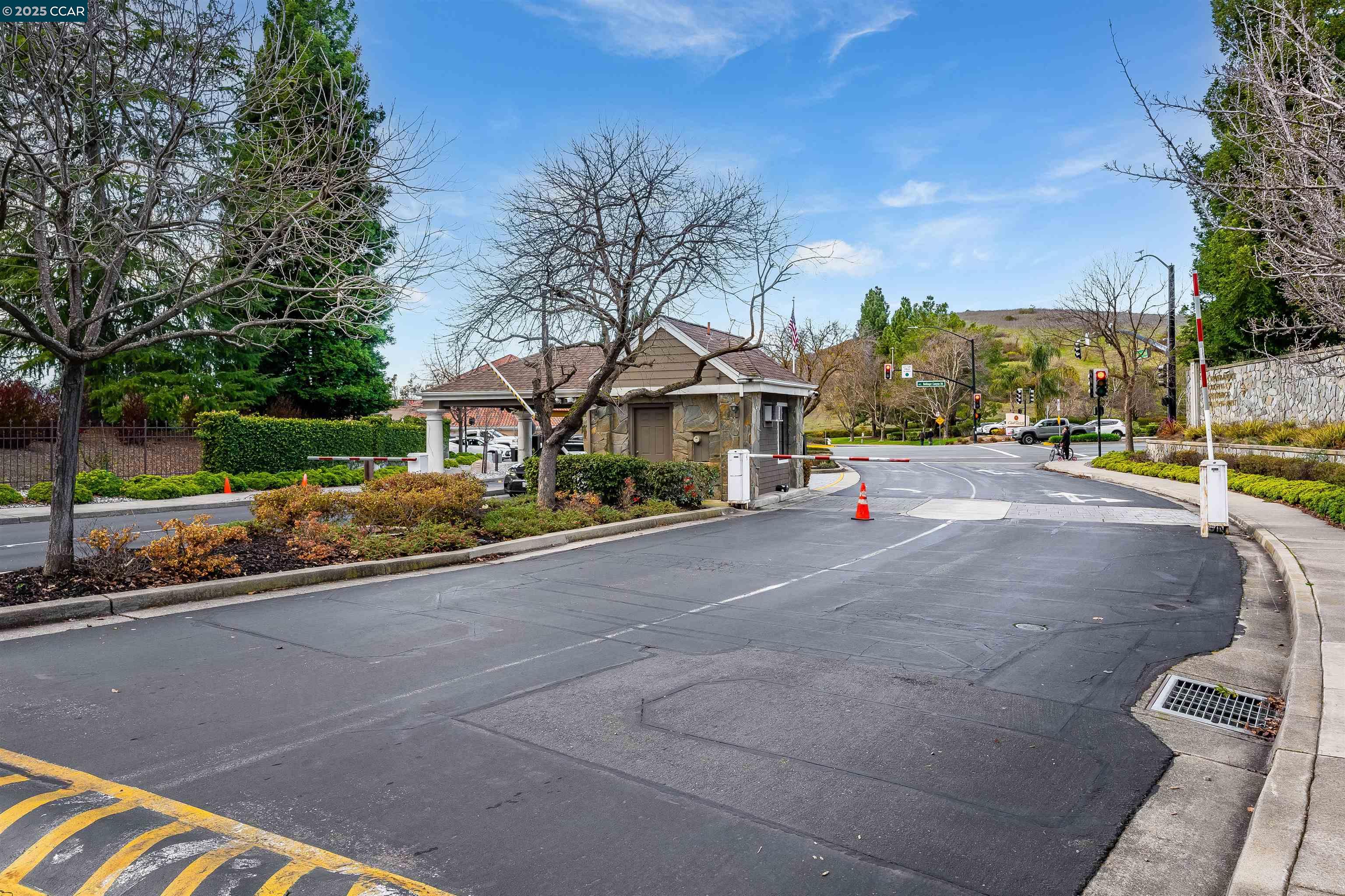 312 S Overlook Dr