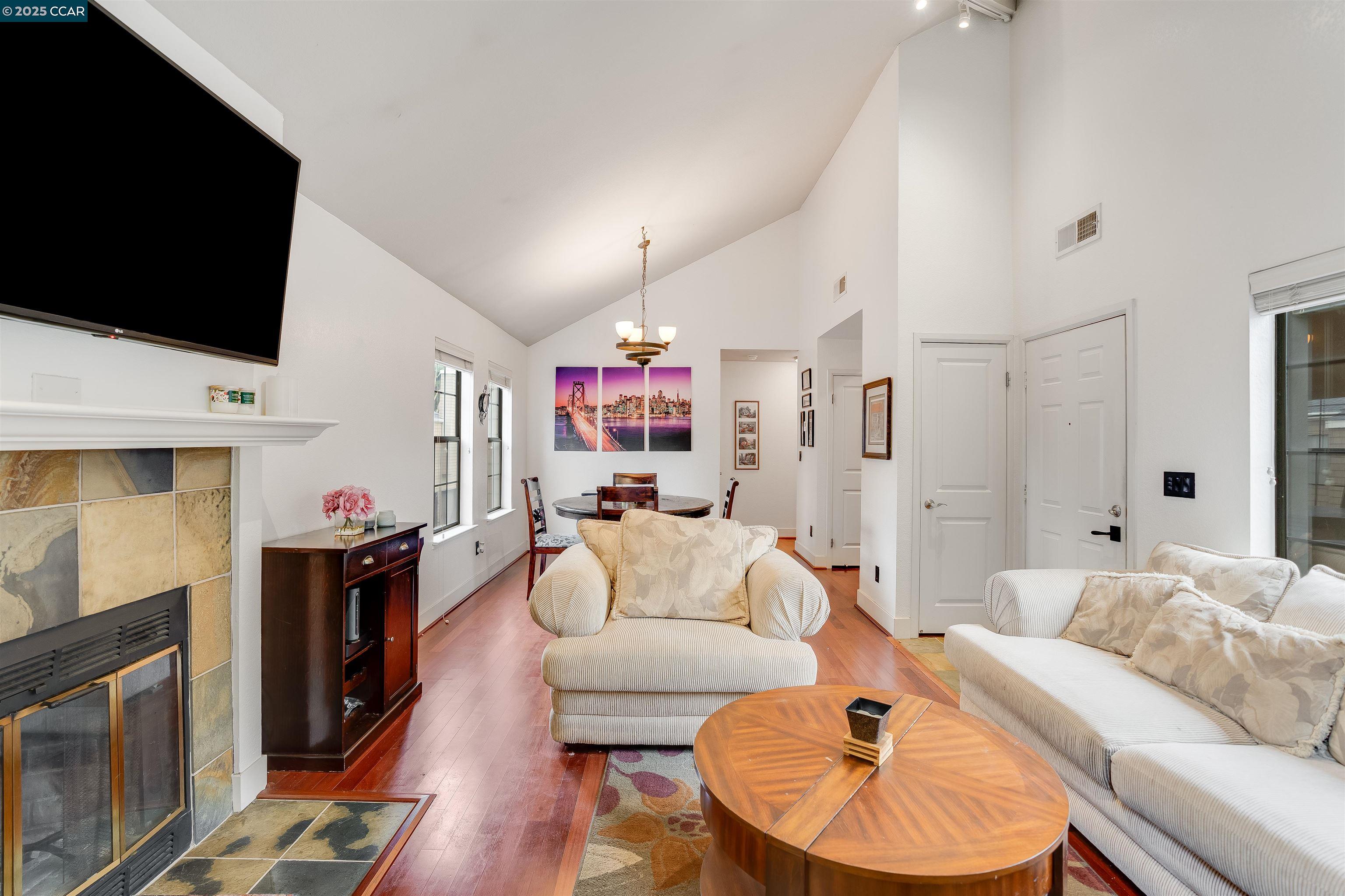 312 S Overlook Dr