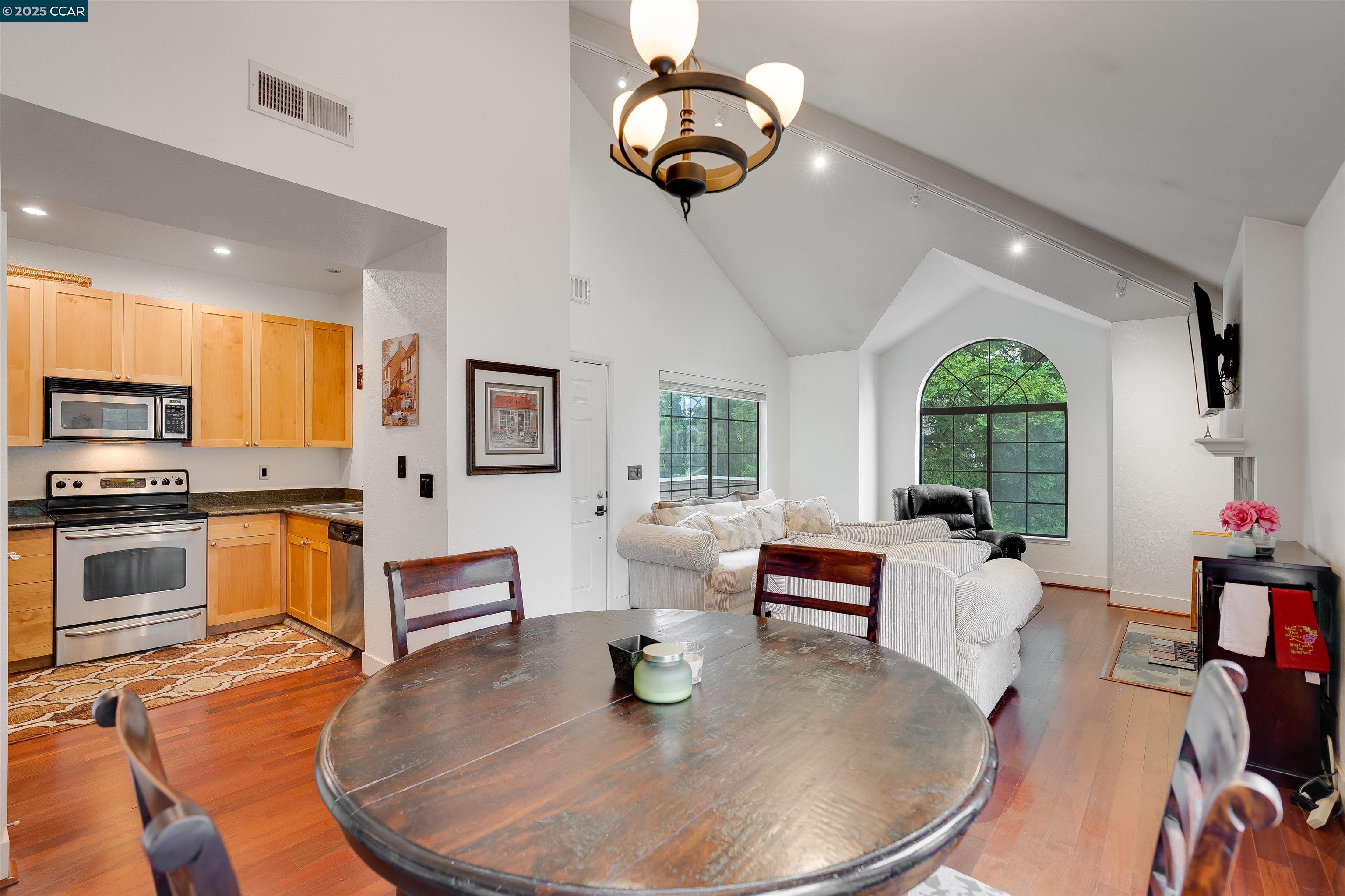 312 S Overlook Dr