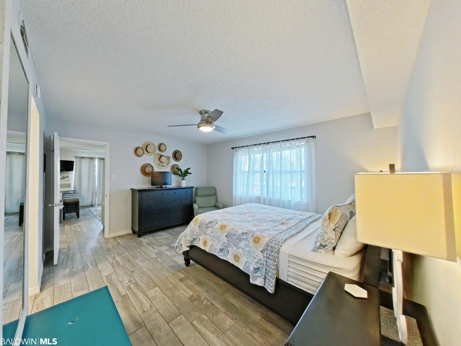 1037 W Lagoon Avenue 1