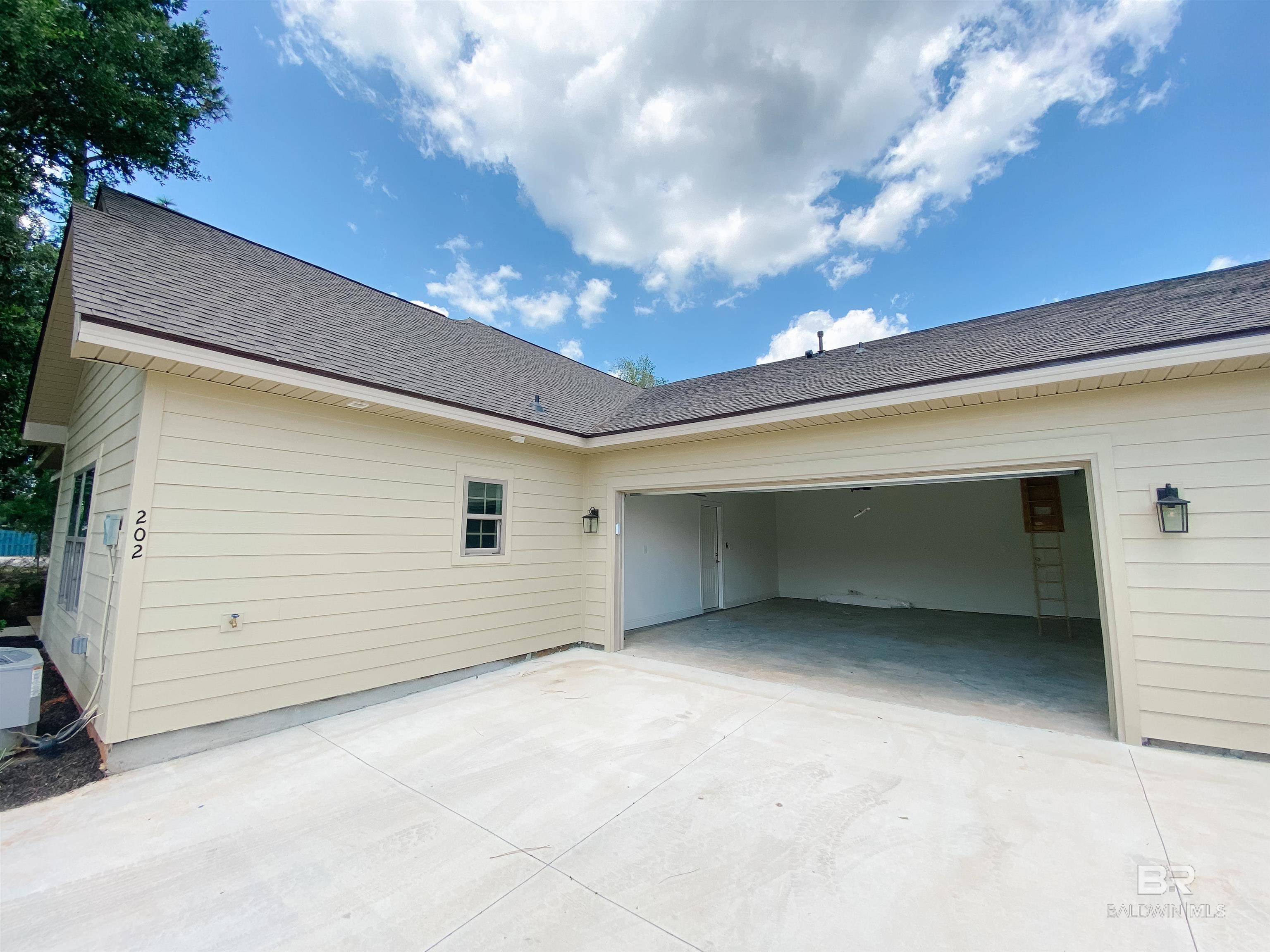 202 Holmes Avenue 202