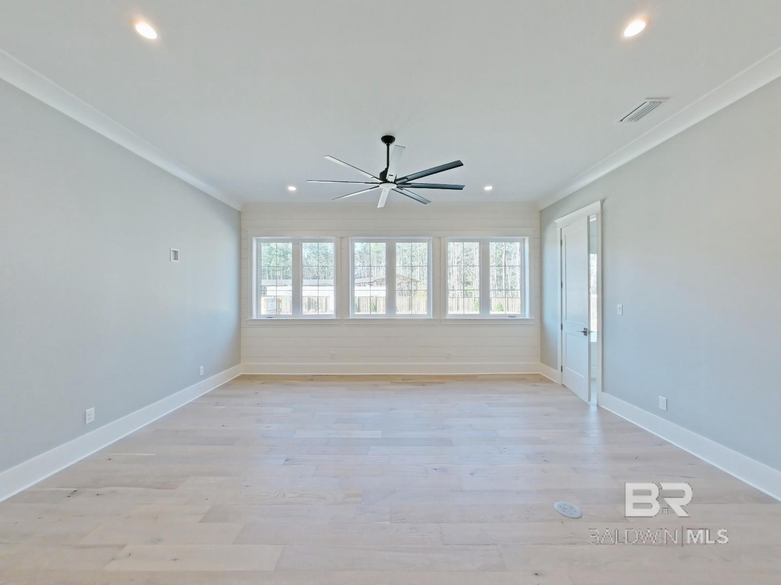 832 Inlet Circle
