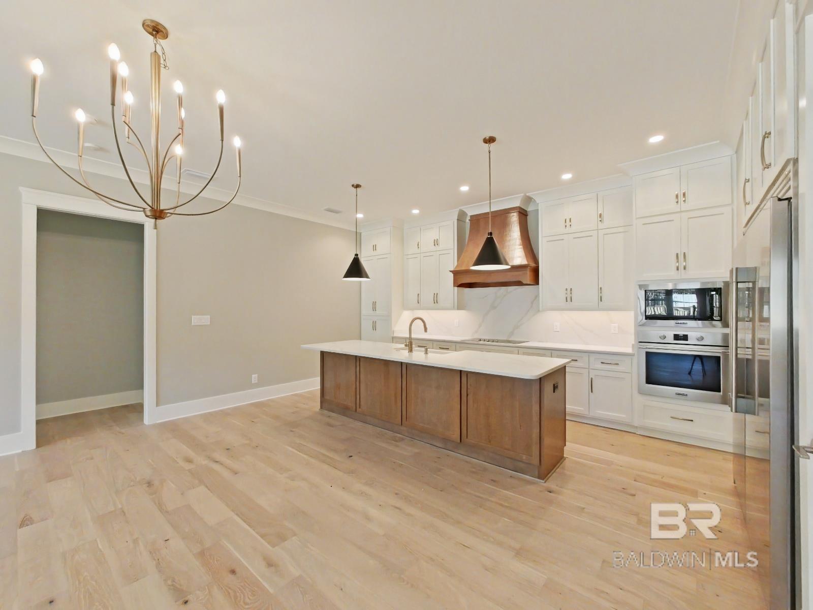 832 Inlet Circle