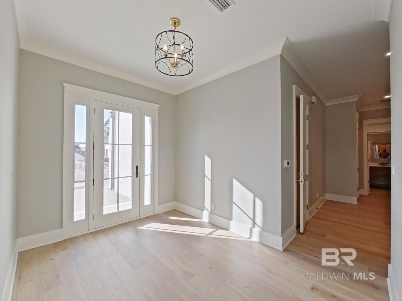 832 Inlet Circle