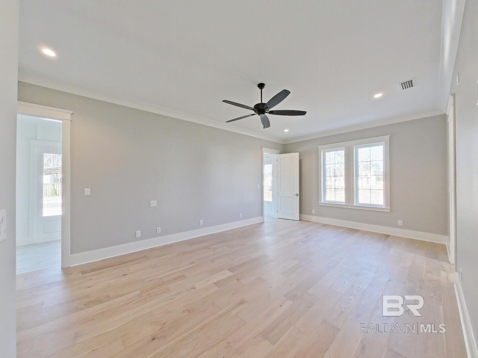 832 Inlet Circle