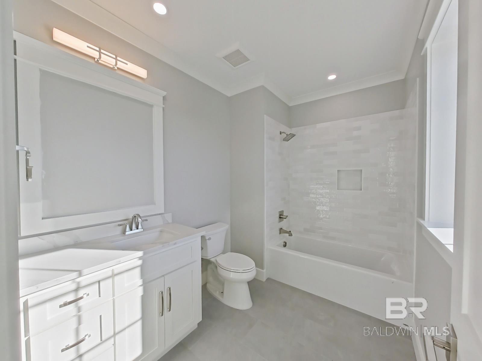 832 Inlet Circle