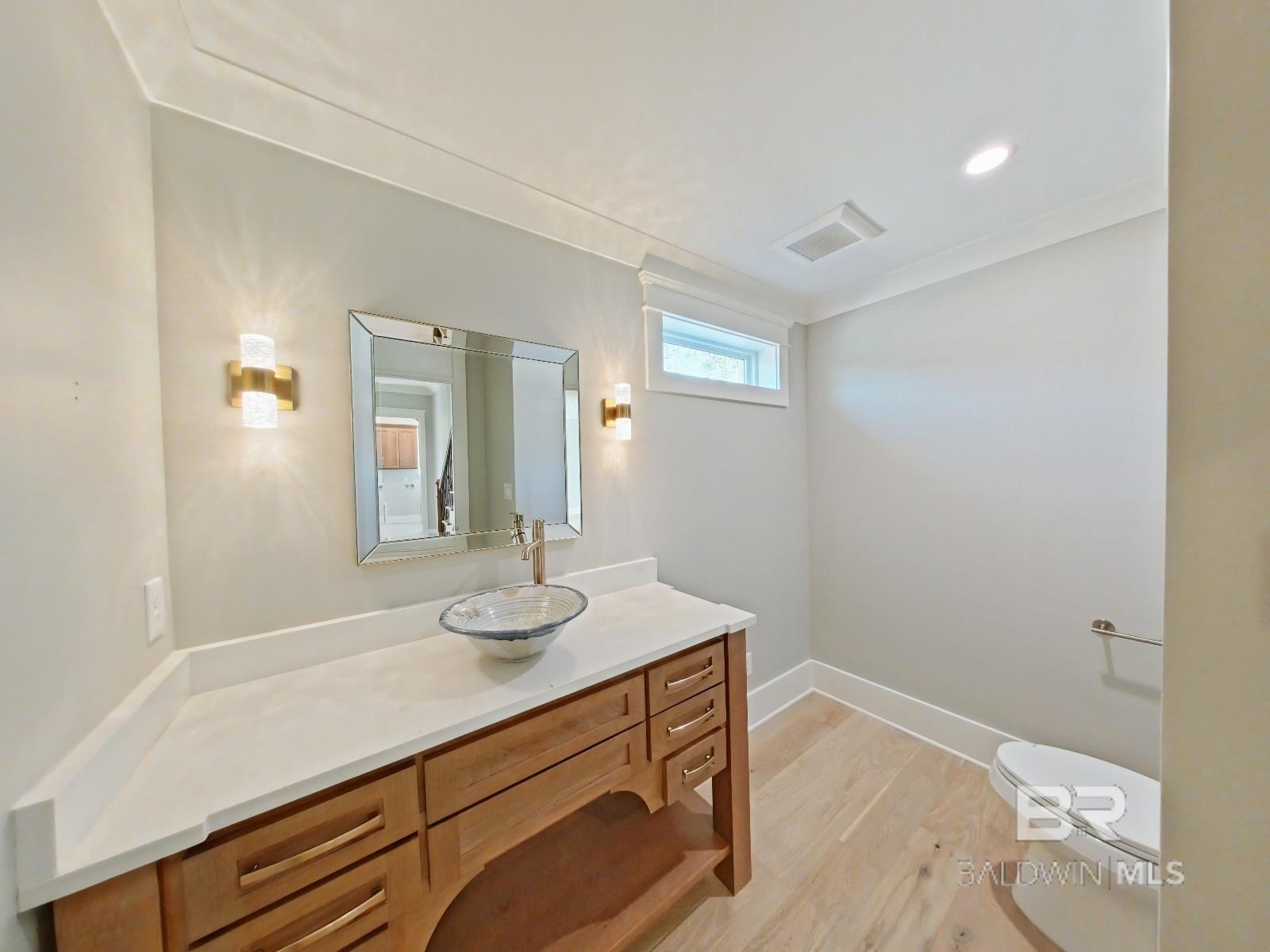 832 Inlet Circle