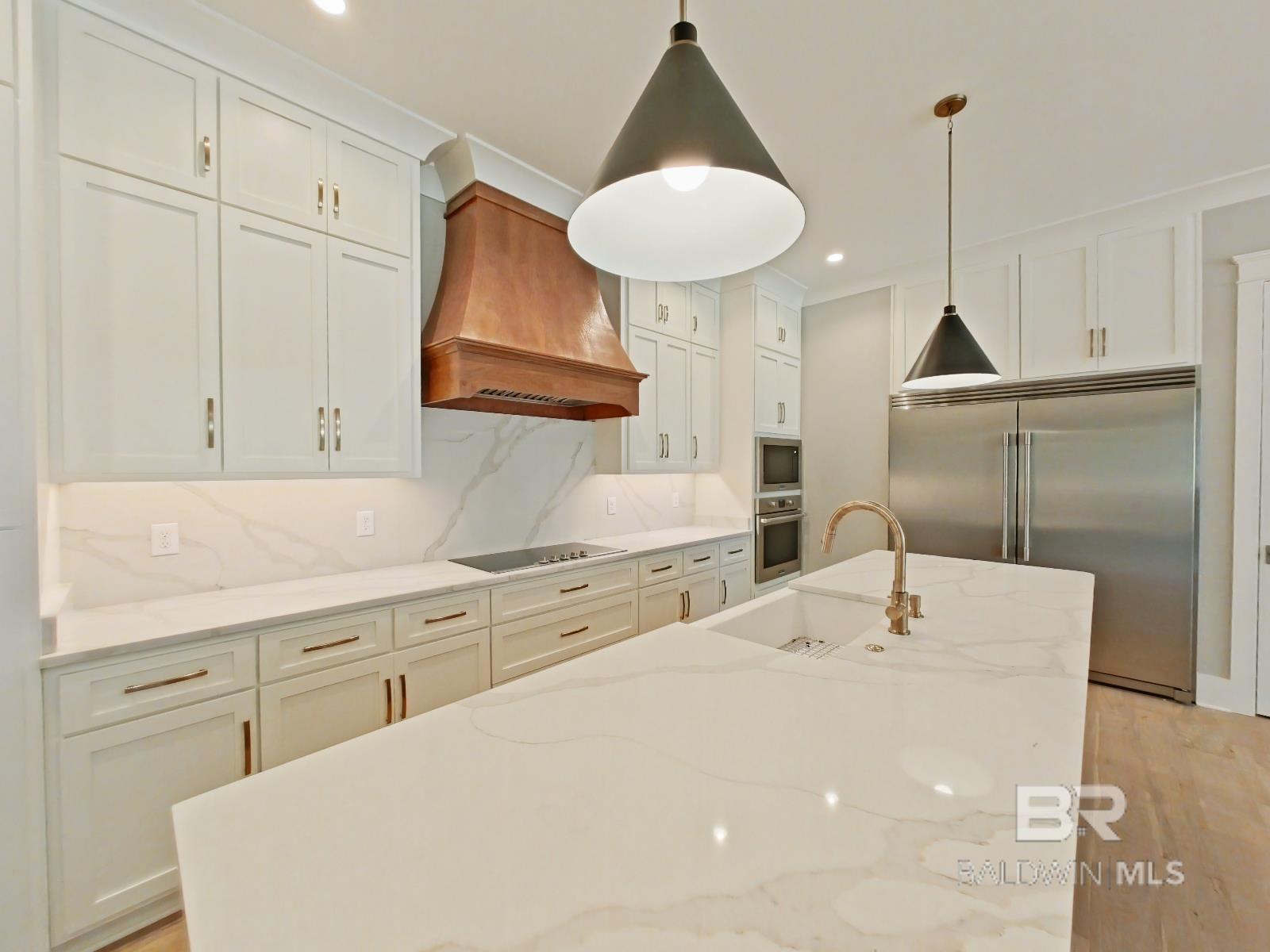 832 Inlet Circle