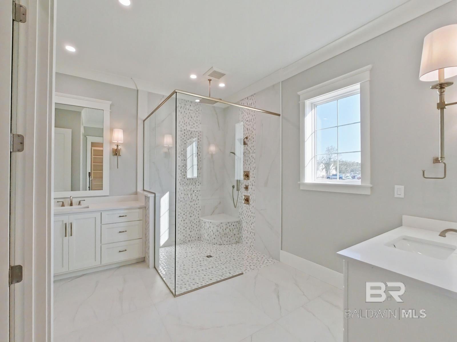 832 Inlet Circle