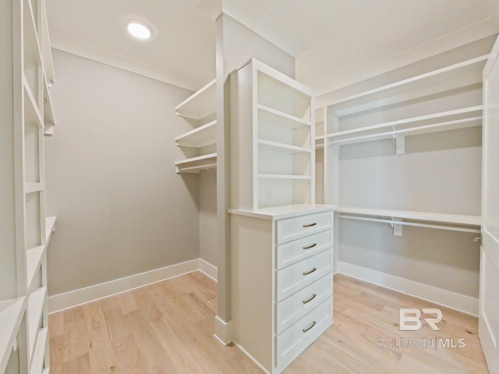 832 Inlet Circle