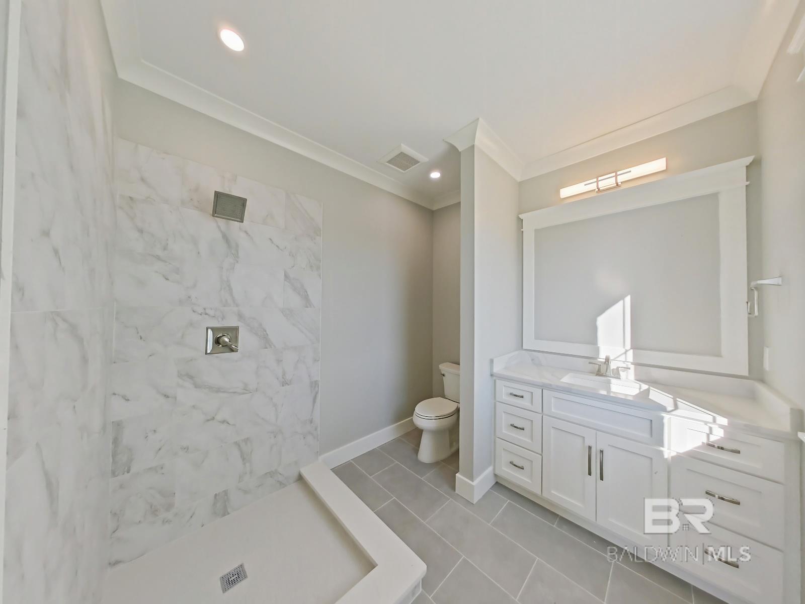 832 Inlet Circle