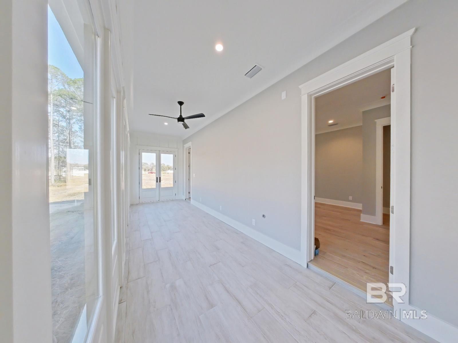 832 Inlet Circle
