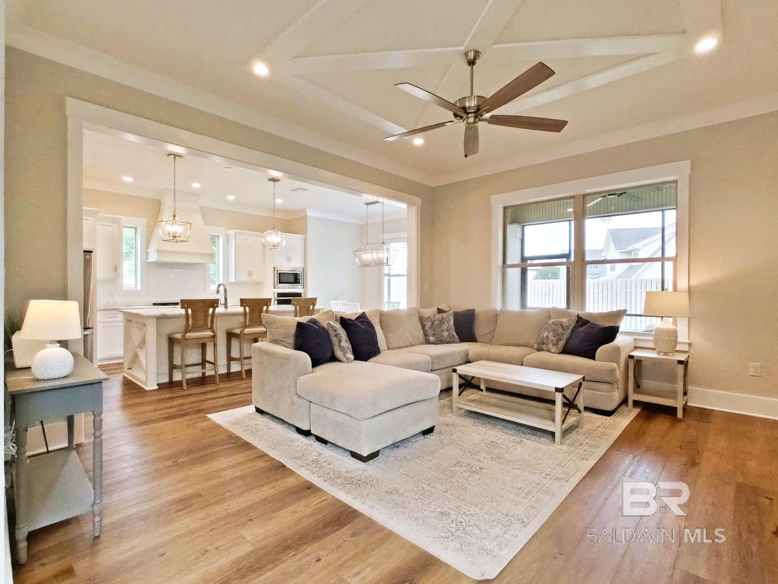 7087 Lakeview Drive