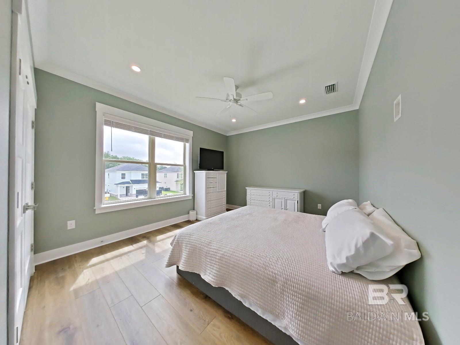 7087 Lakeview Drive