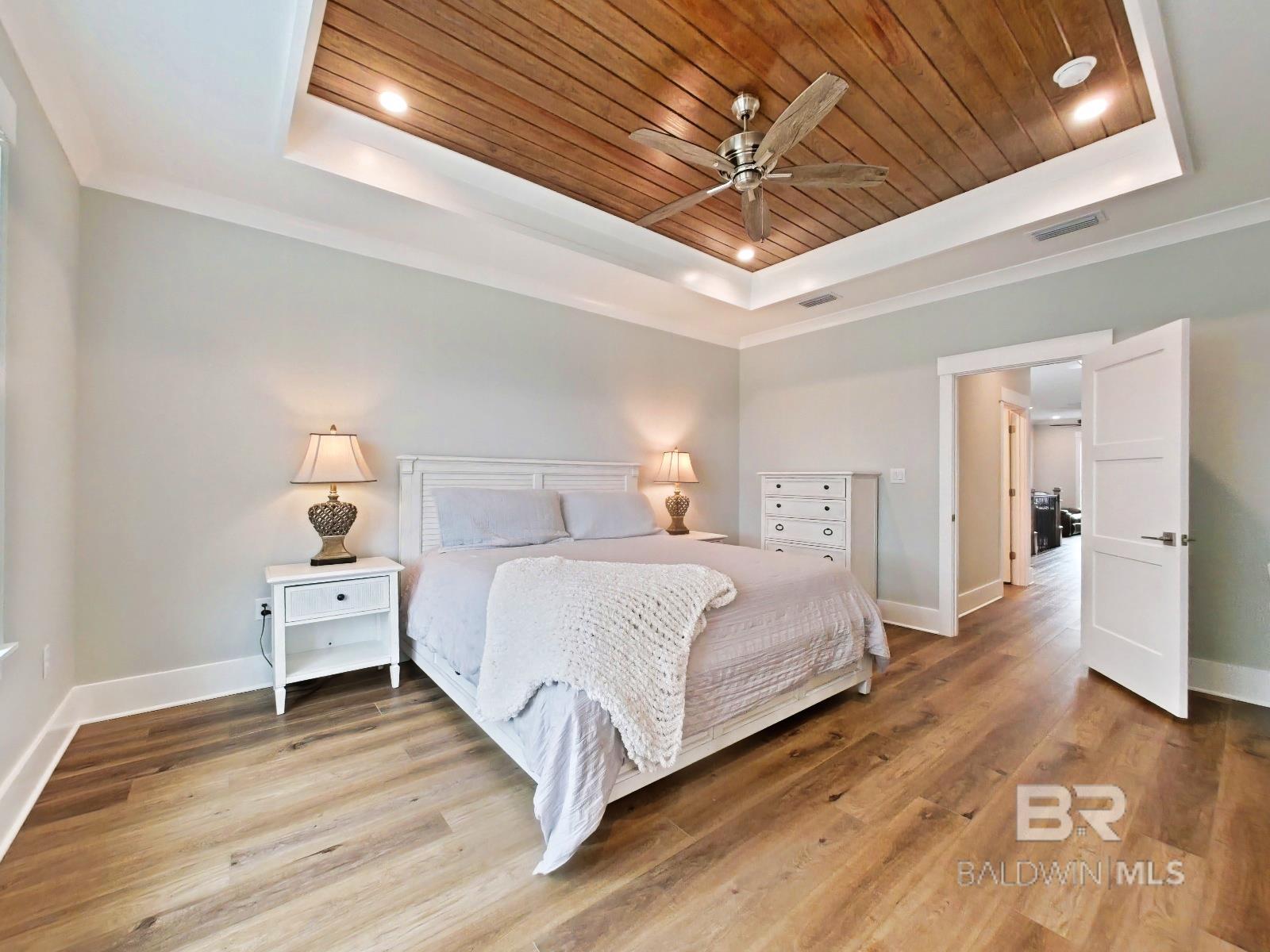 7087 Lakeview Drive