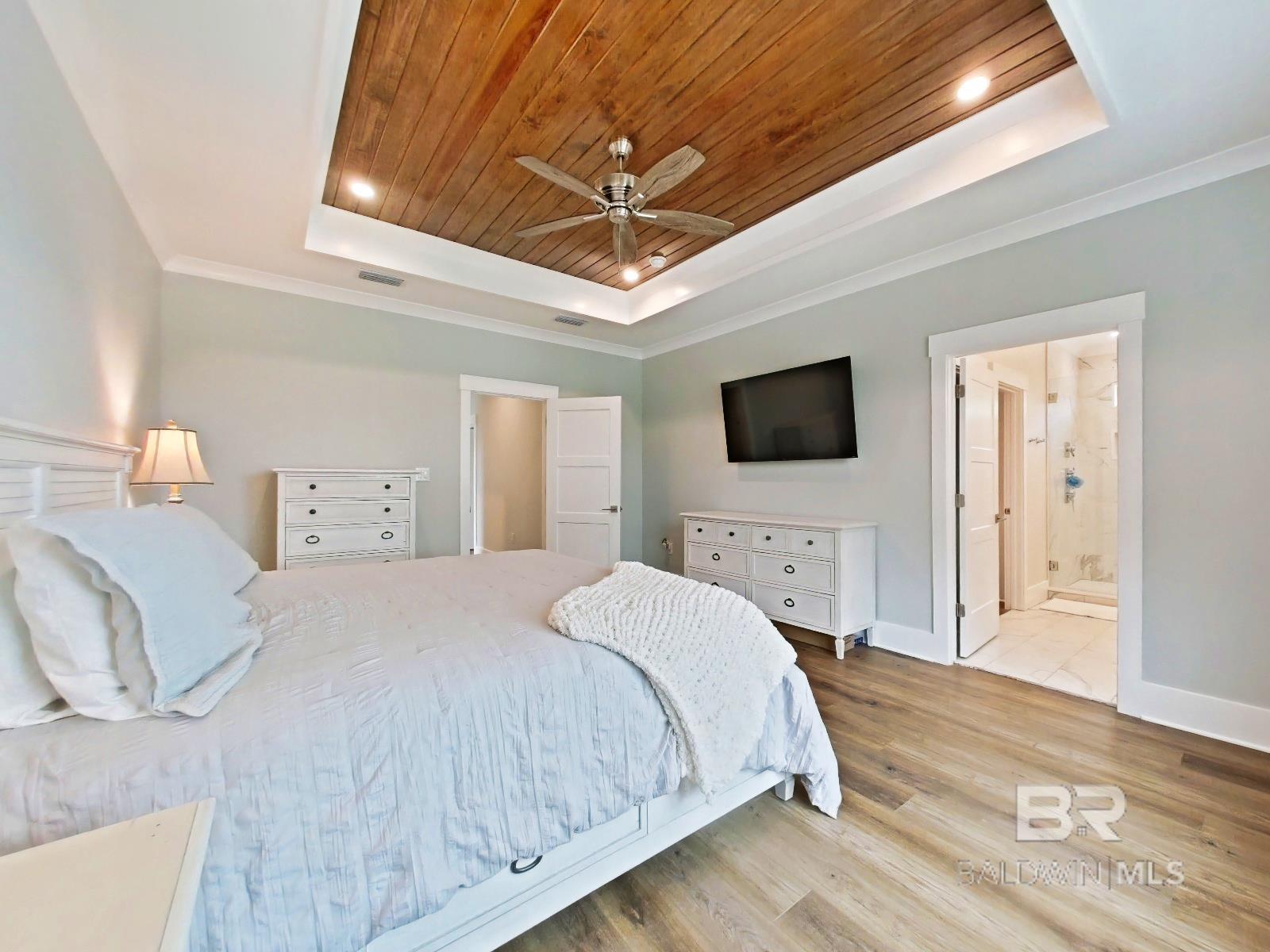 7087 Lakeview Drive
