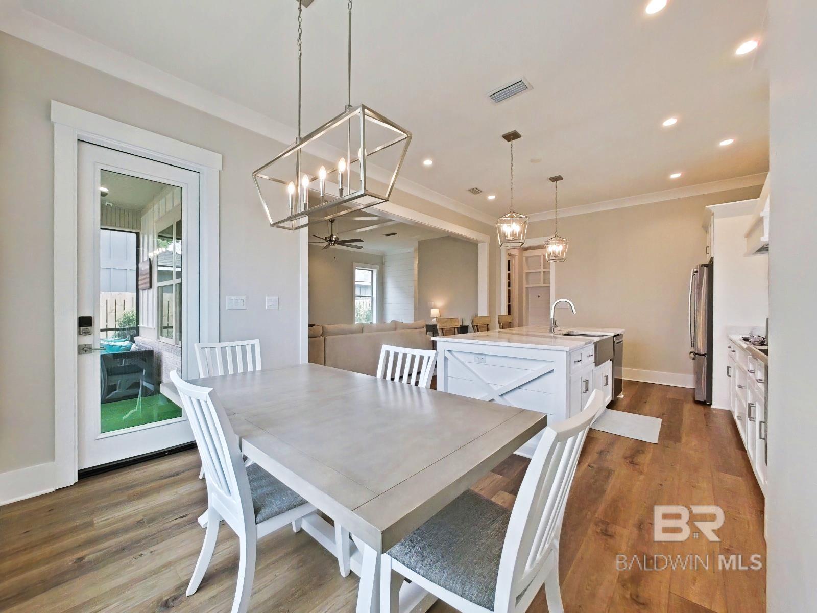 7087 Lakeview Drive