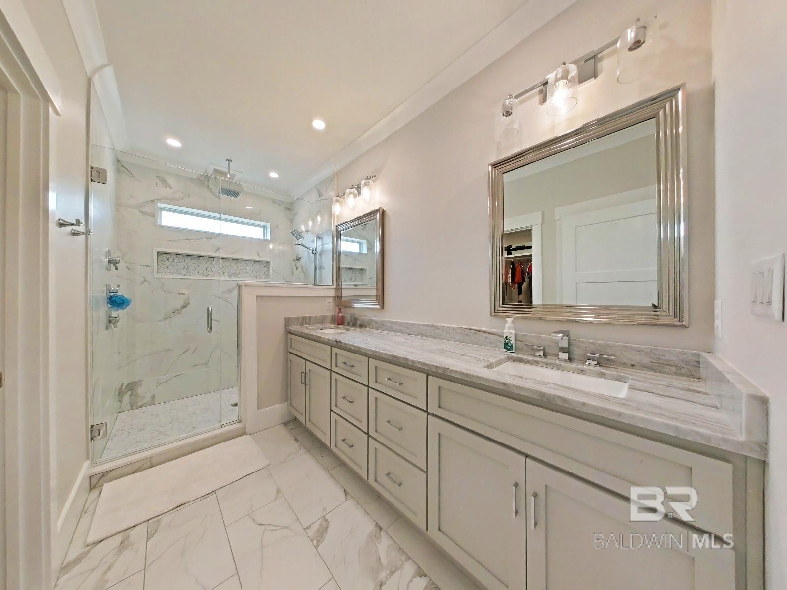 7087 Lakeview Drive