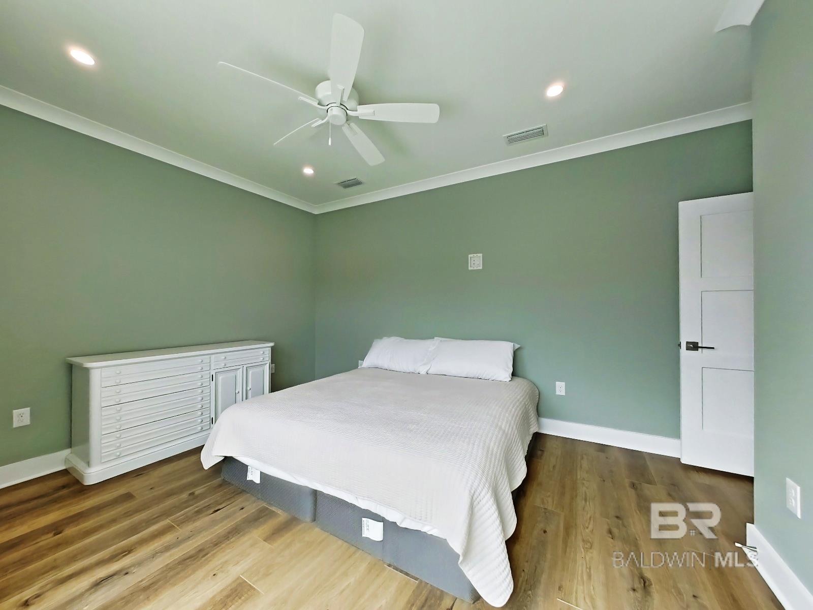 7087 Lakeview Drive