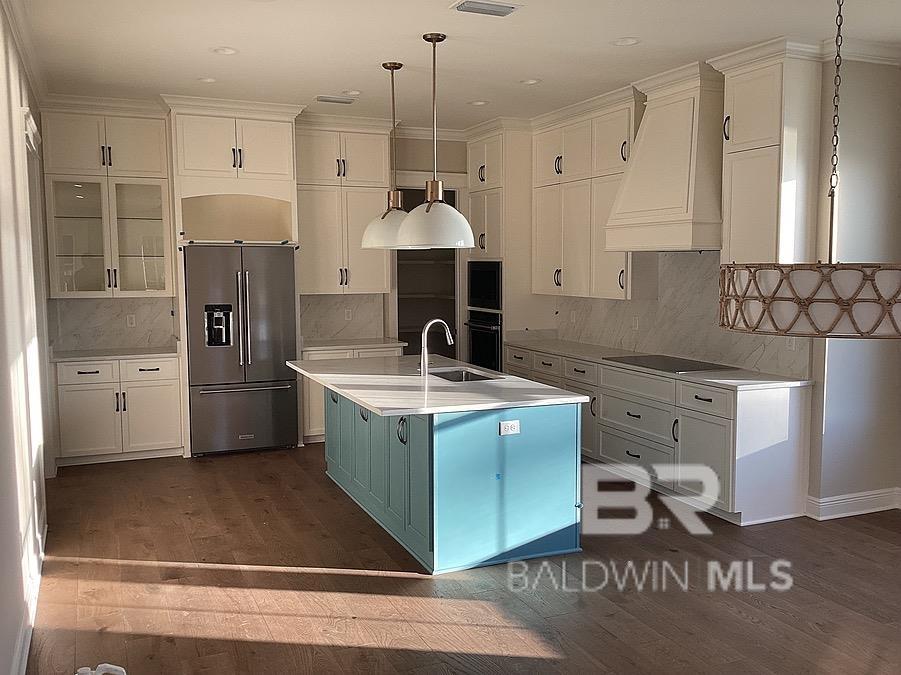 2577 Bienville Avenue