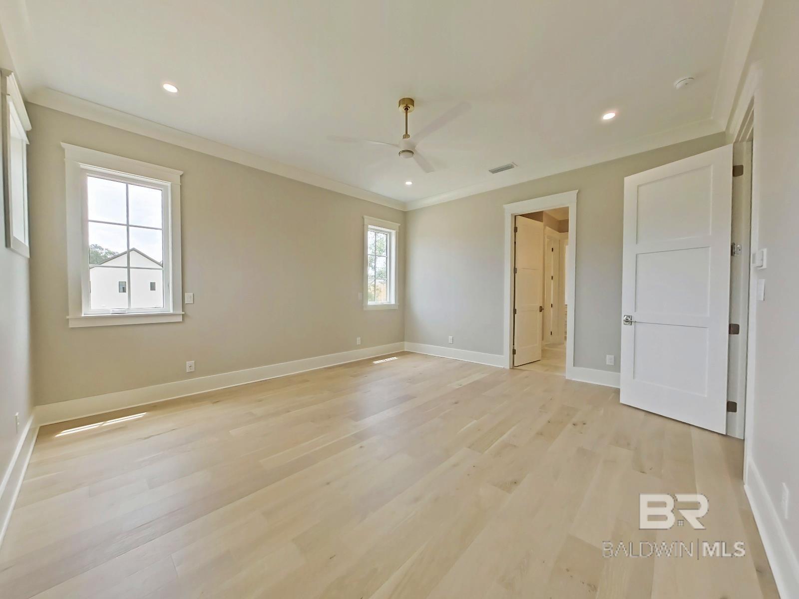 868 Inlet Circle