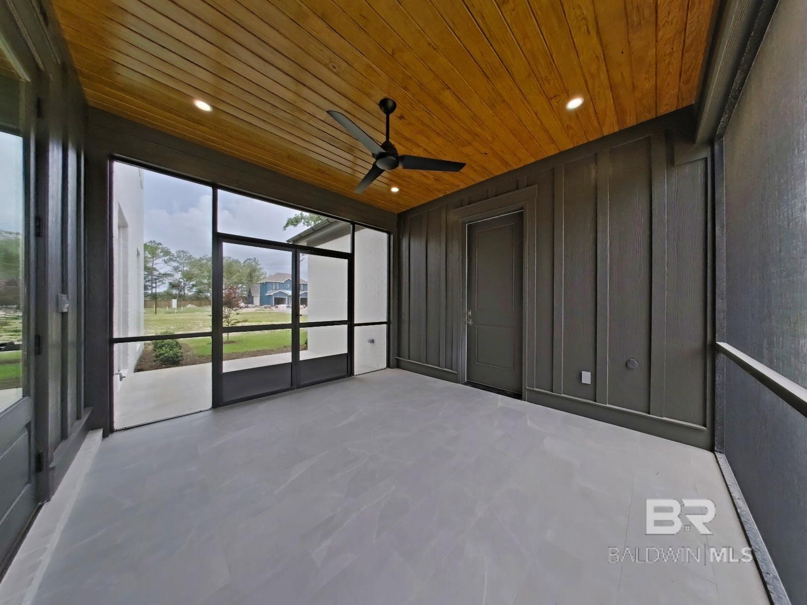 868 Inlet Circle