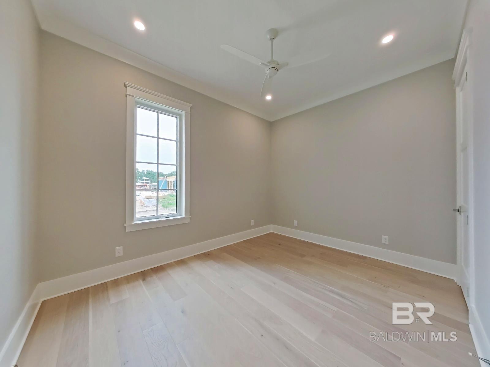 868 Inlet Circle