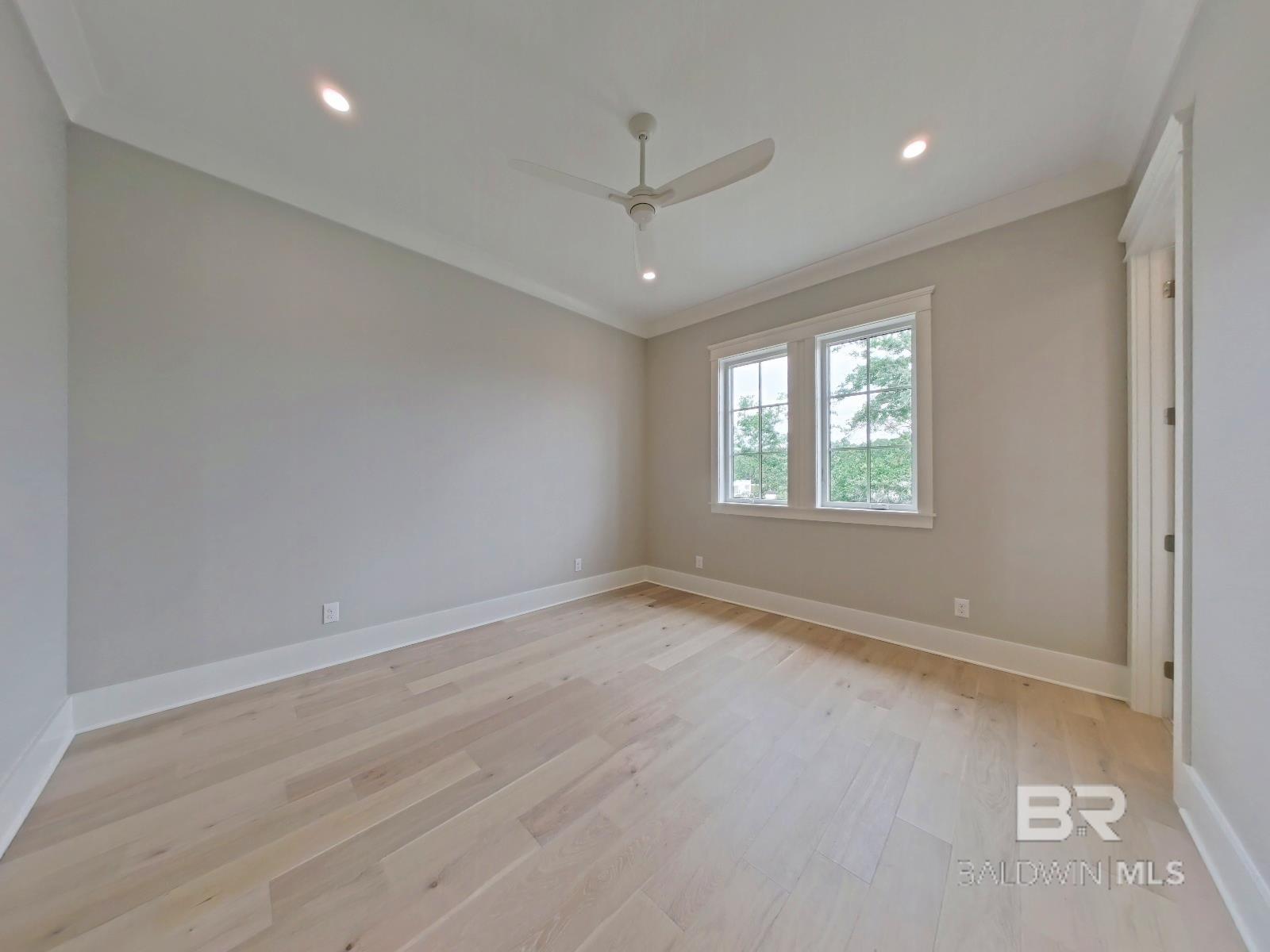 868 Inlet Circle