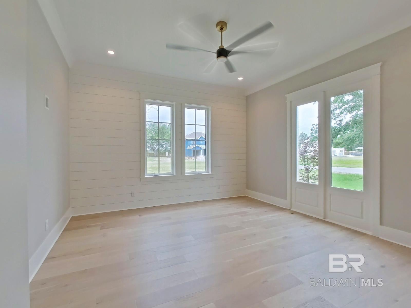868 Inlet Circle